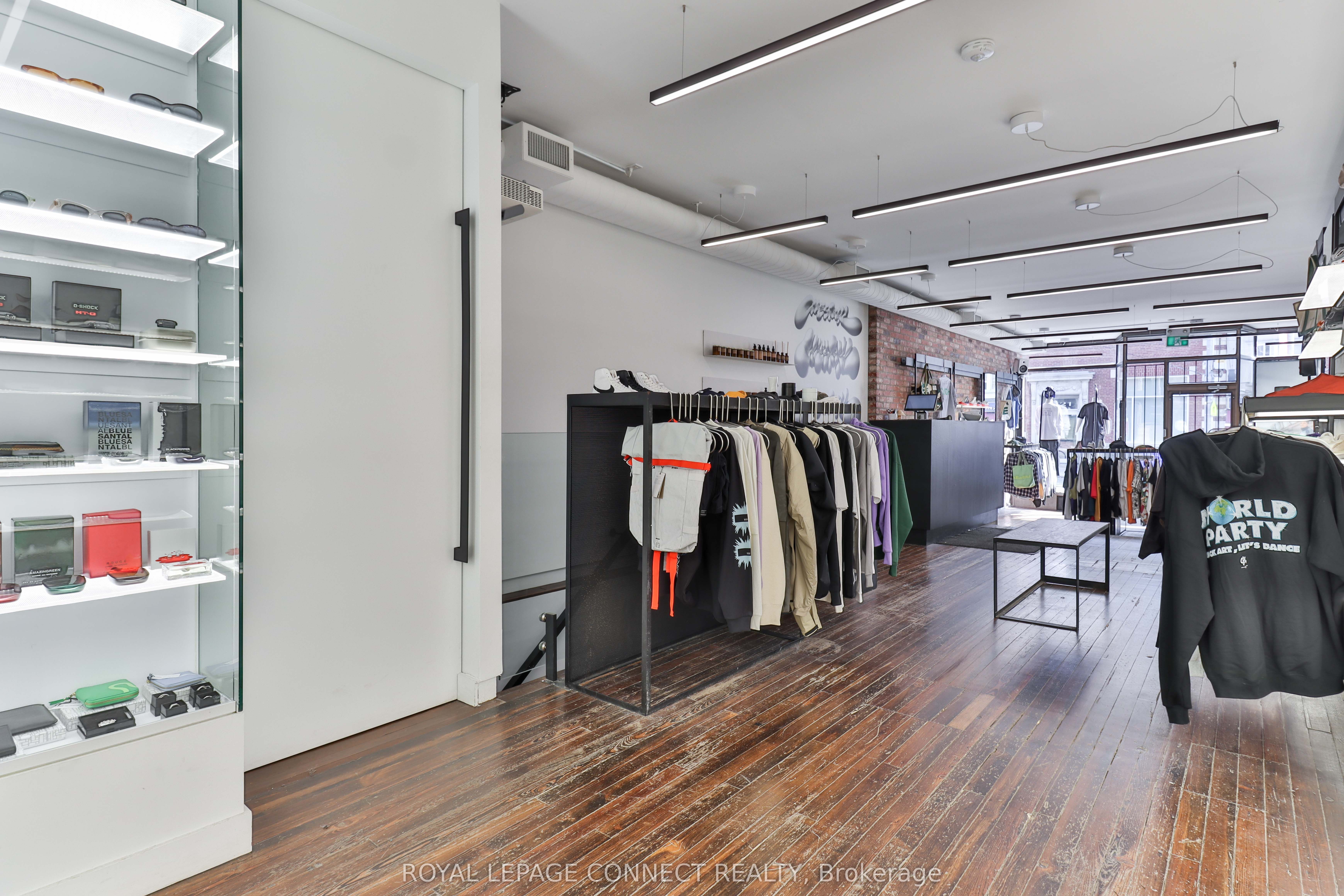 #main - 406 Roncesvalles Avenue Property Photo 16