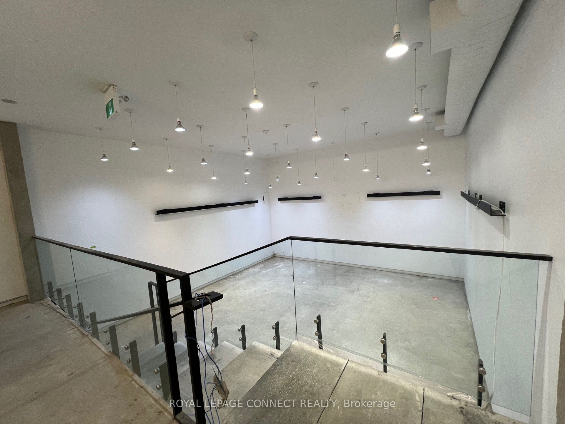 #main - 406 Roncesvalles Avenue Property Photo 22