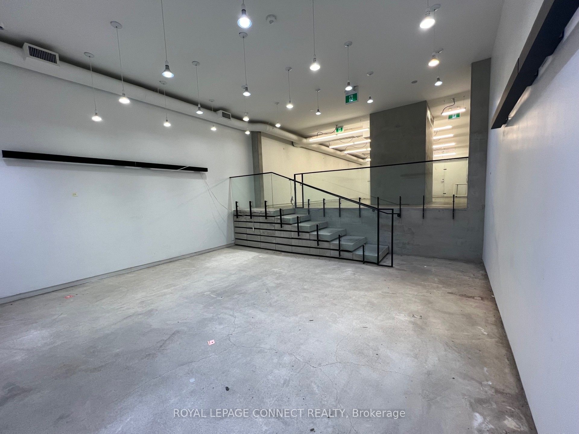 #main - 406 Roncesvalles Avenue Property Photo 24