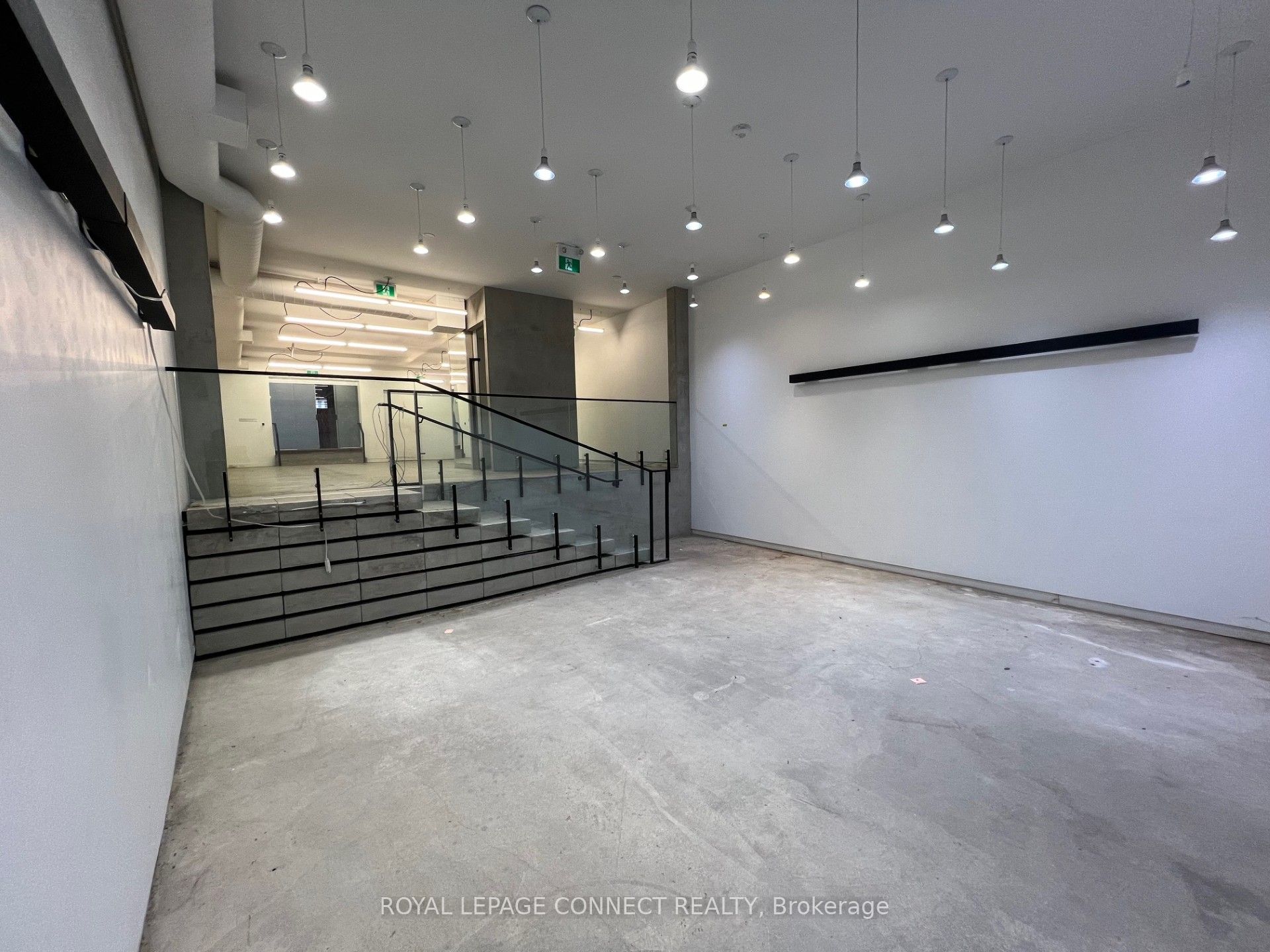 #main - 406 Roncesvalles Avenue Property Photo 25