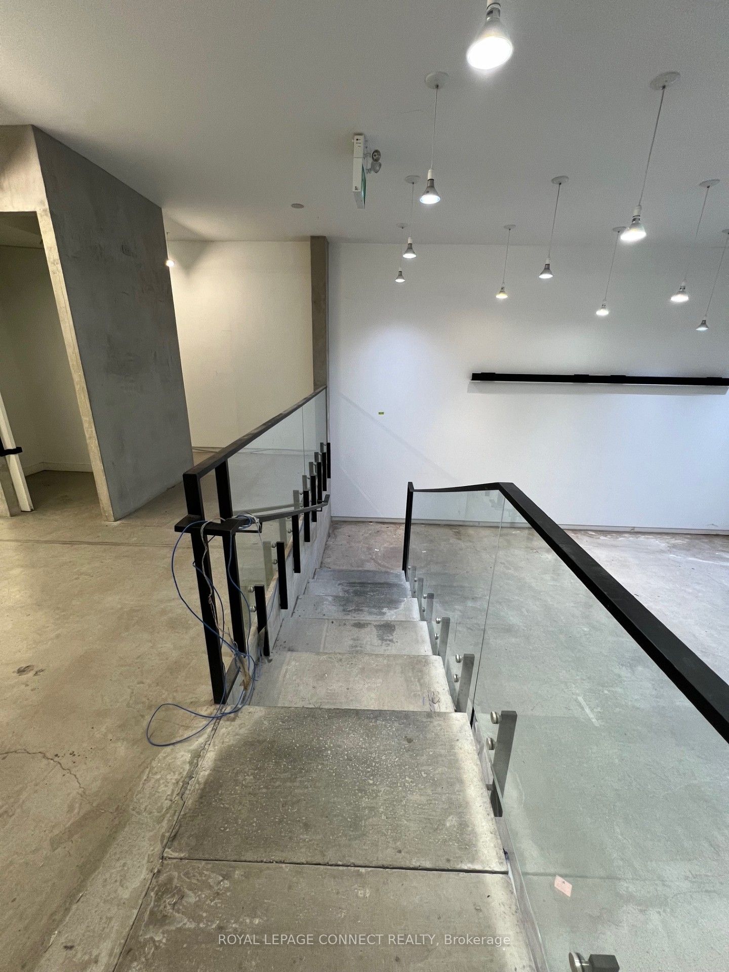 #main - 406 Roncesvalles Avenue Property Photo 26
