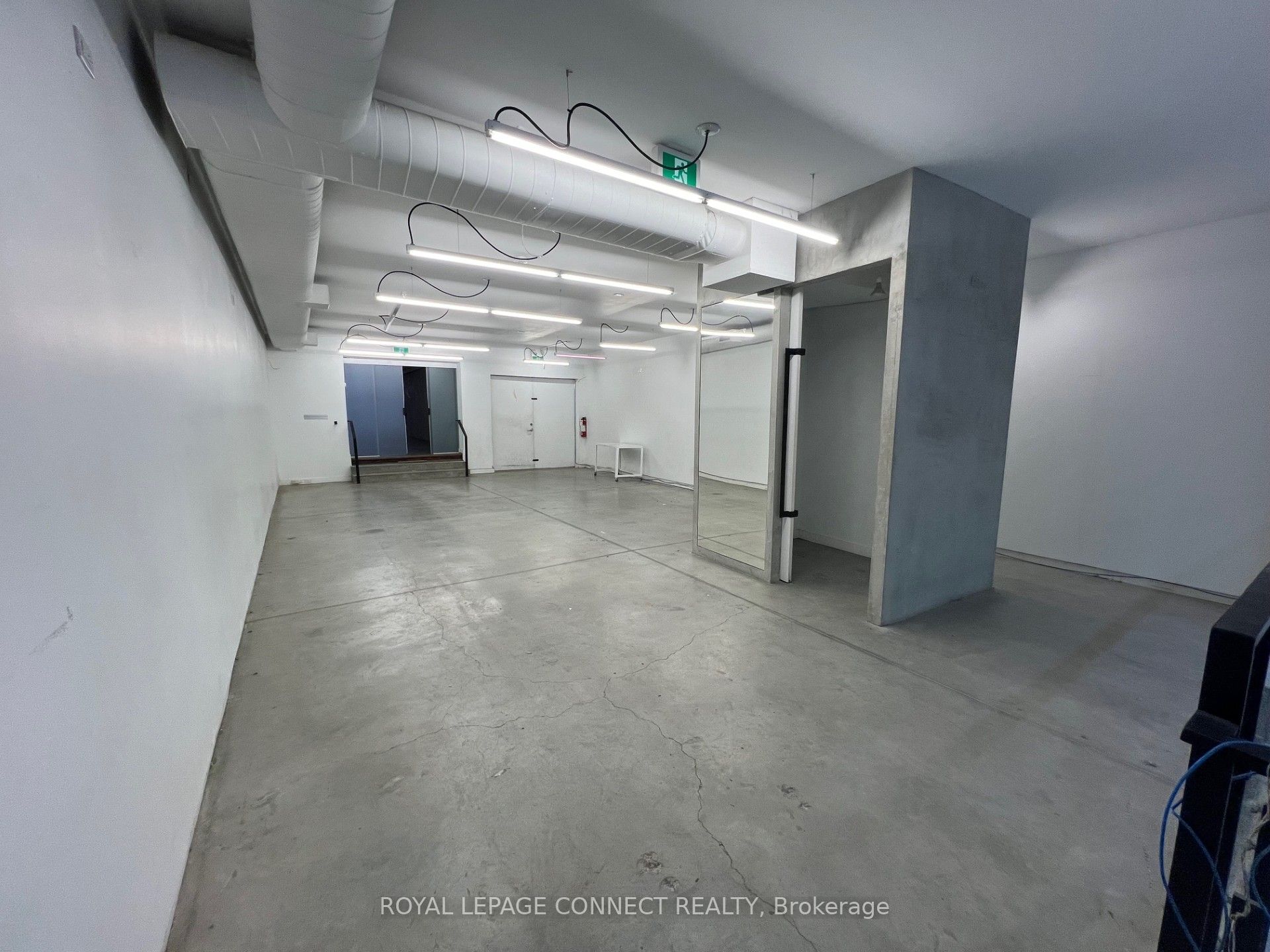 #main - 406 Roncesvalles Avenue Property Photo 27