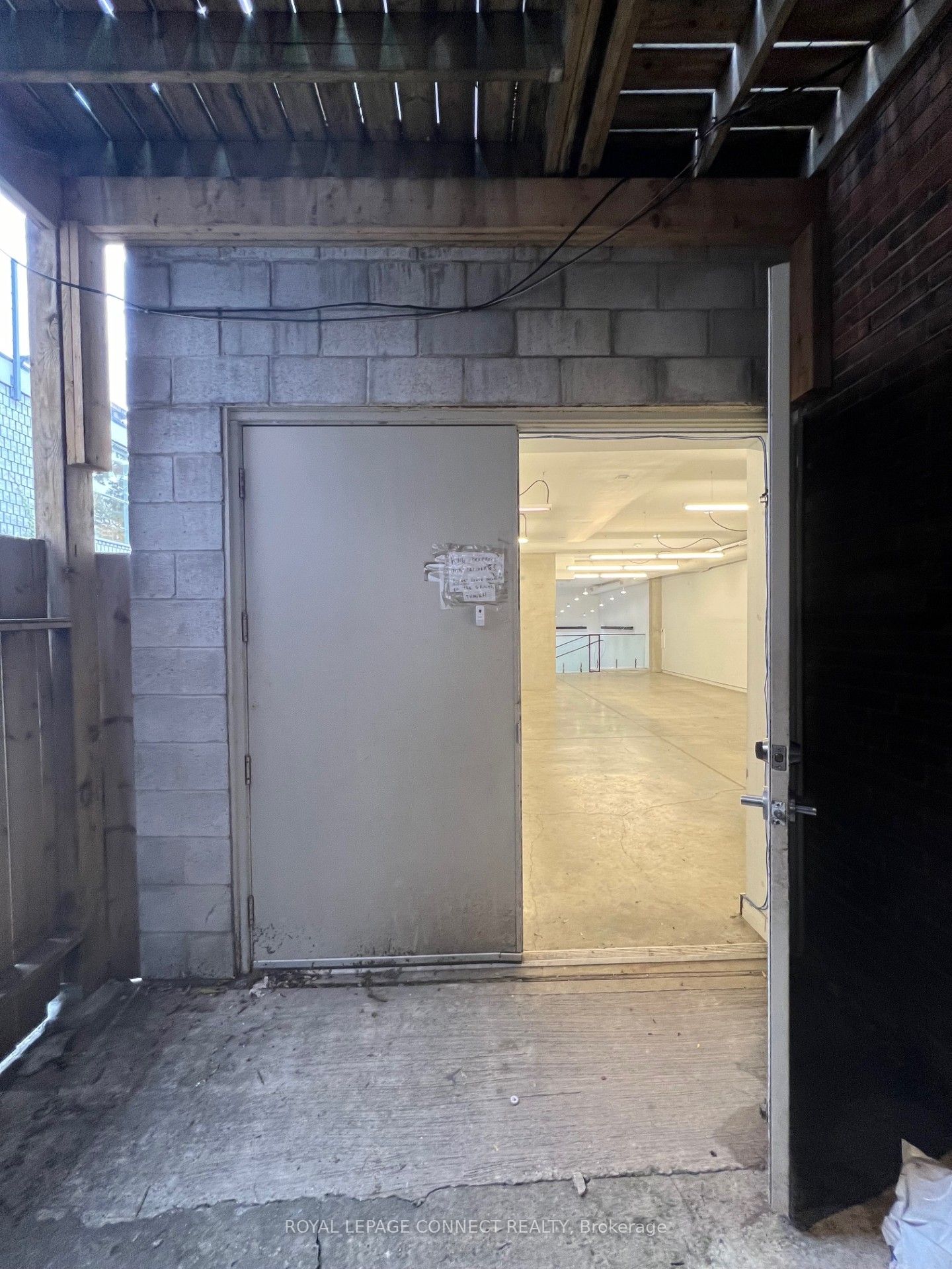 #main - 406 Roncesvalles Avenue Property Photo 28