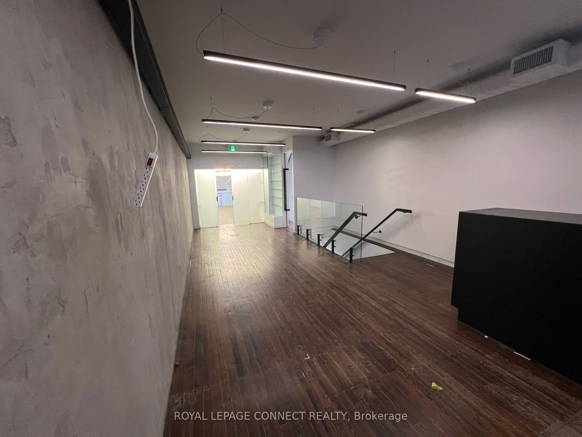 #main - 406 Roncesvalles Avenue Property Photo 30