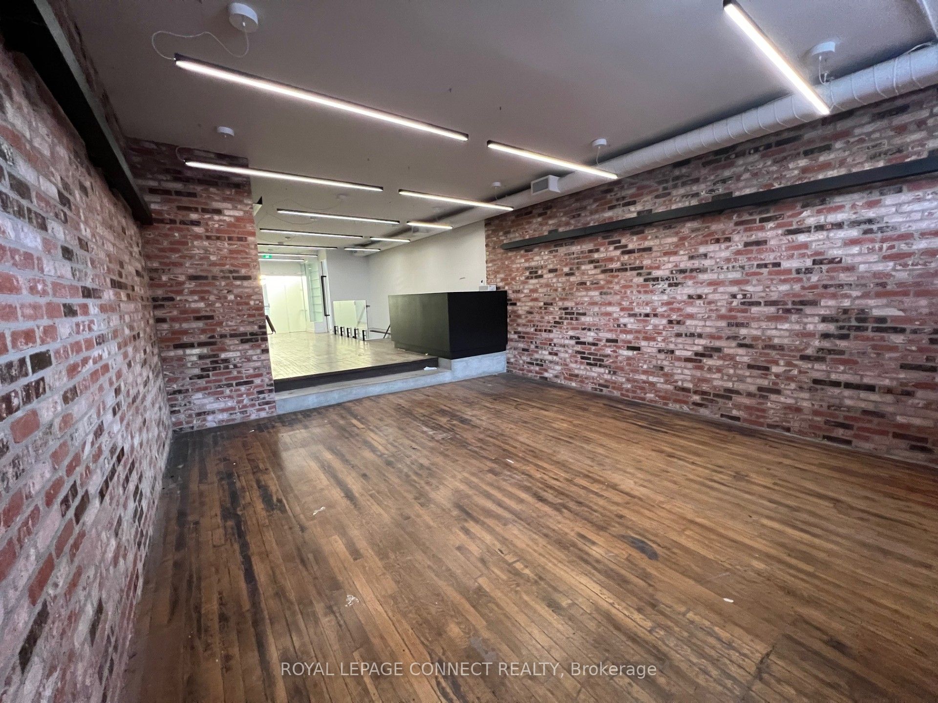 #main - 406 Roncesvalles Avenue Property Photo 32