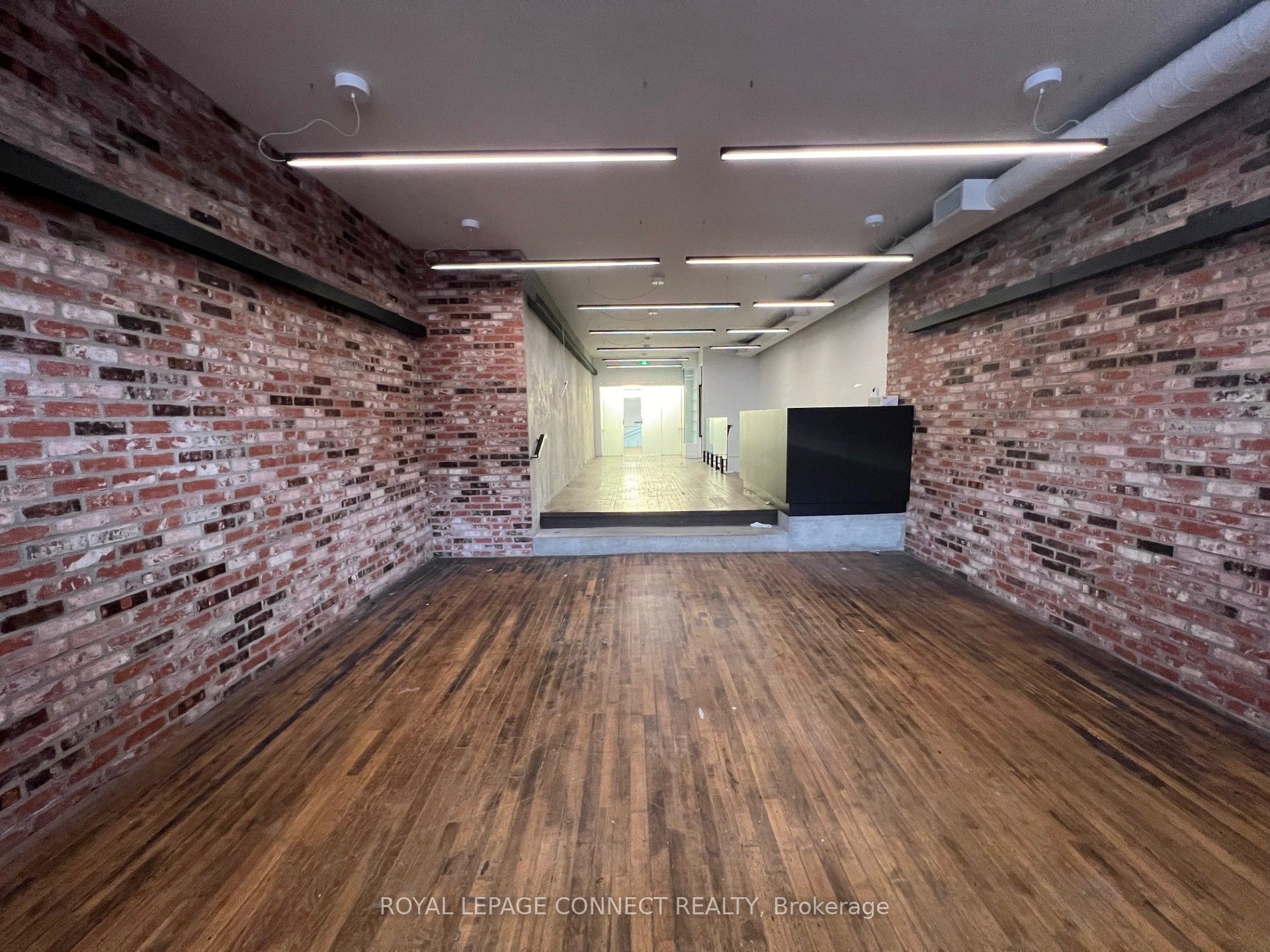 #main - 406 Roncesvalles Avenue Property Photo 33
