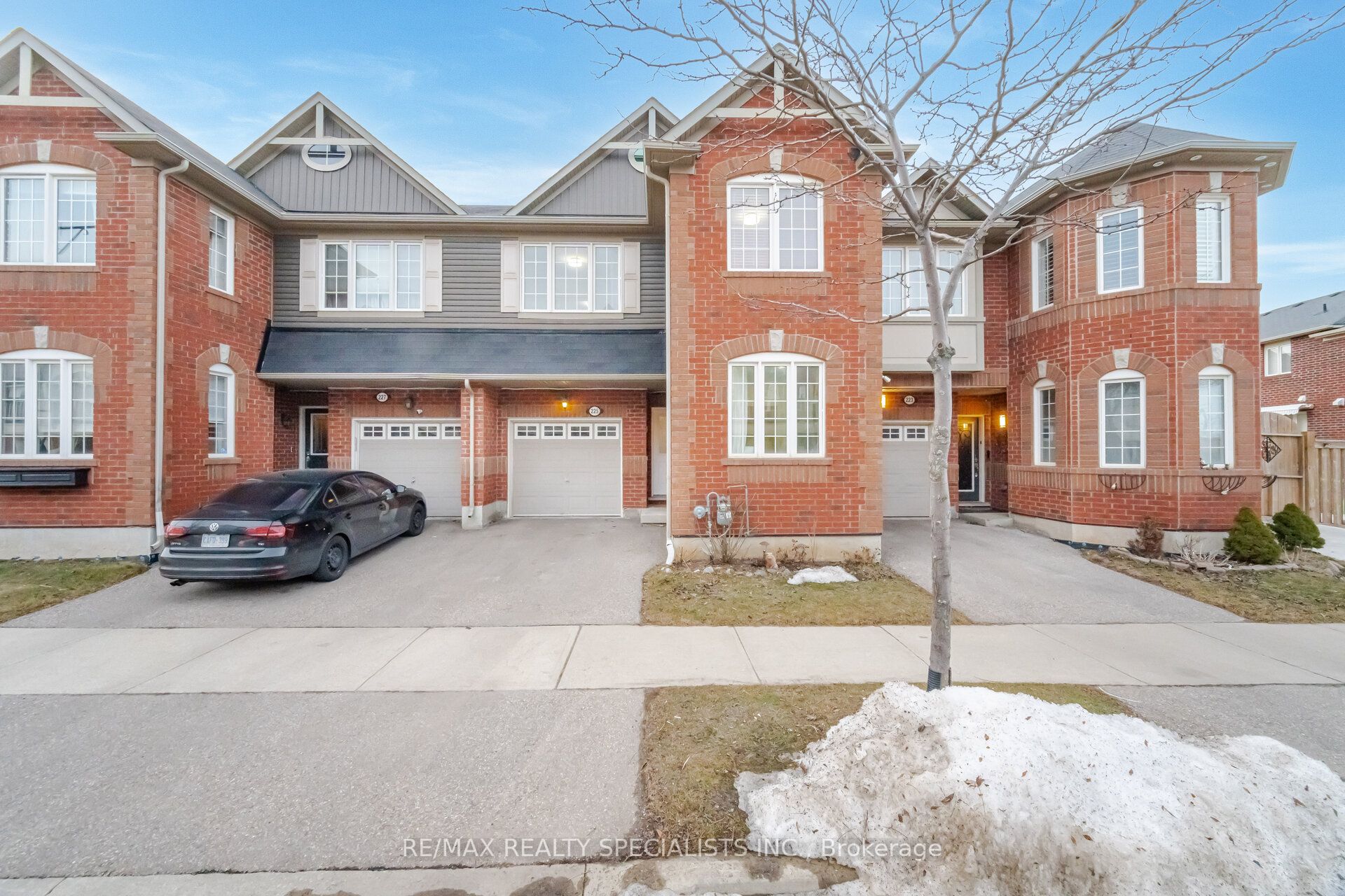 225 Mortimer Crescent Property Photo