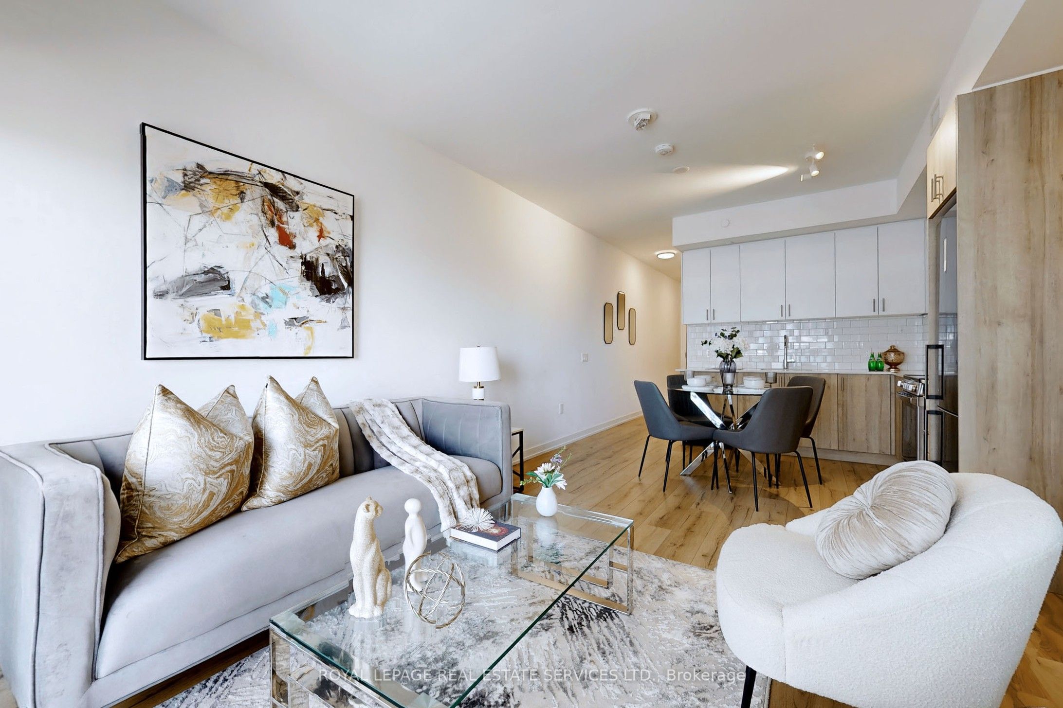 1195 The Queensway Avenue 507 Property Photo 1