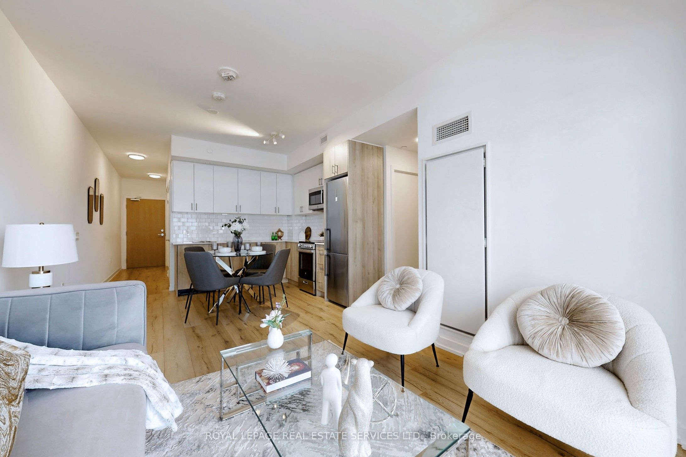1195 The Queensway Avenue 507 Property Photo 3