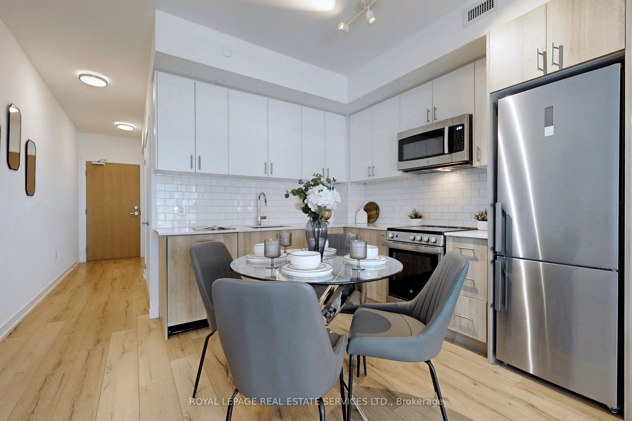 1195 The Queensway Avenue 507 Property Photo 5