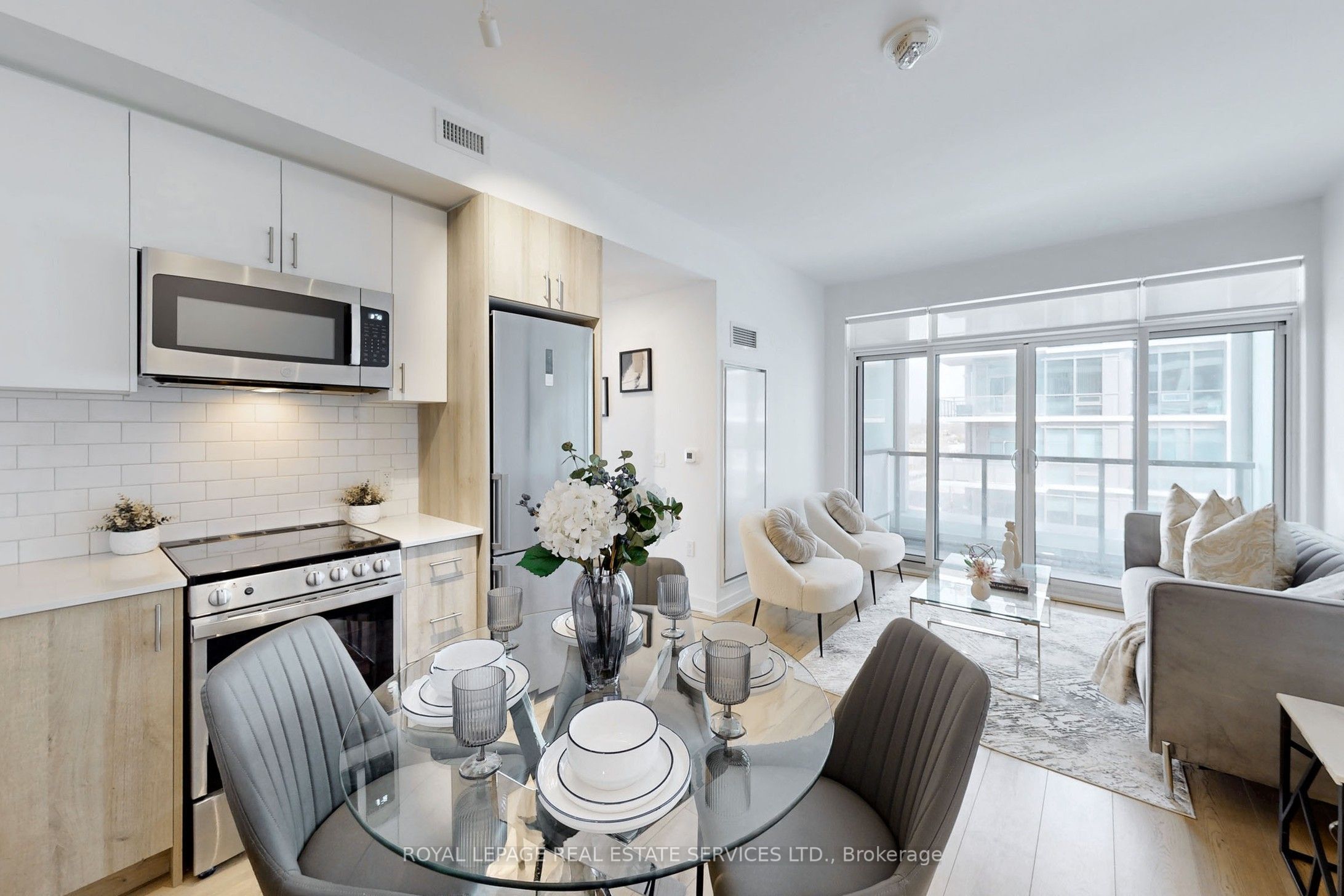 1195 The Queensway Avenue 507 Property Photo 10