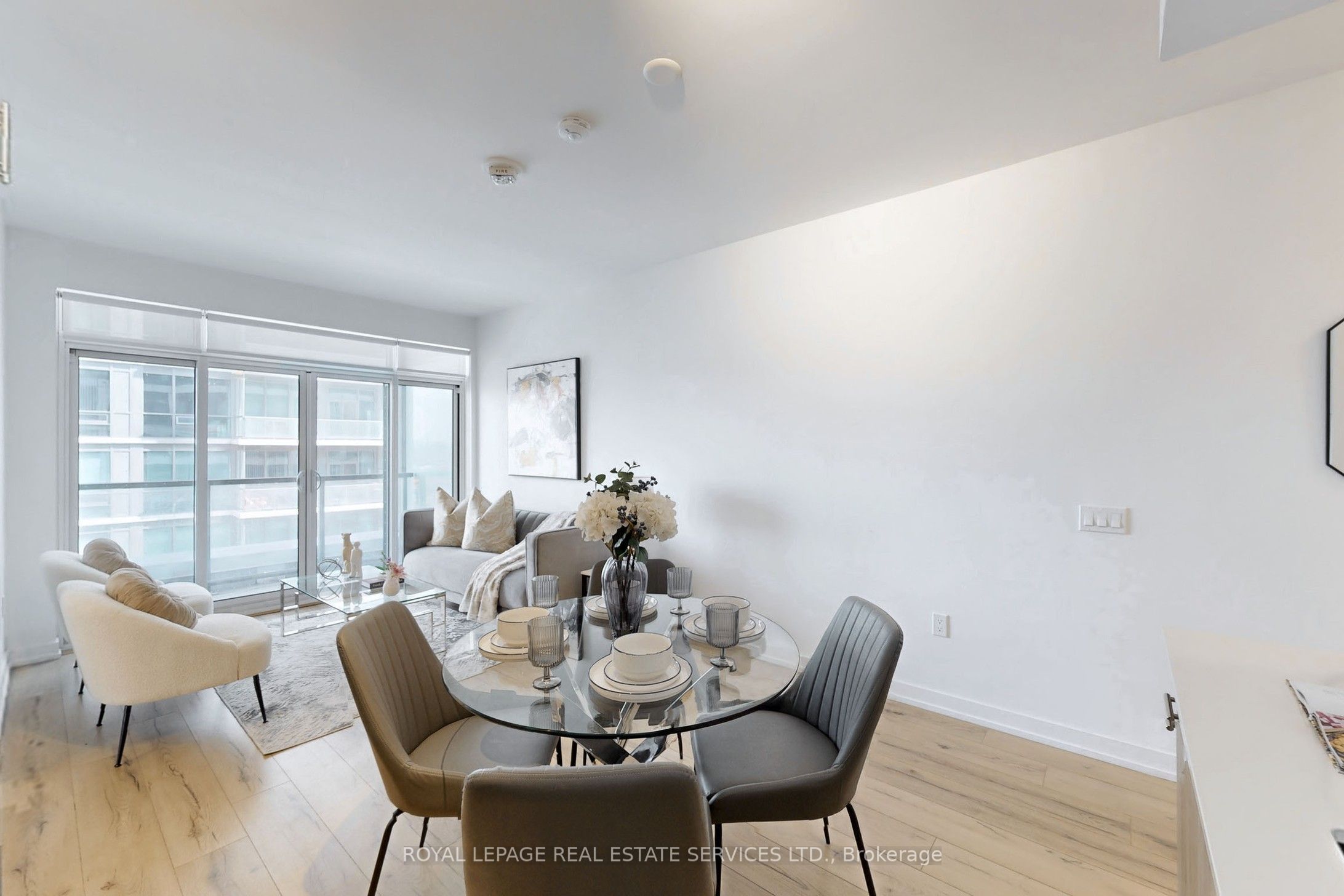 1195 The Queensway Avenue 507 Property Photo 11