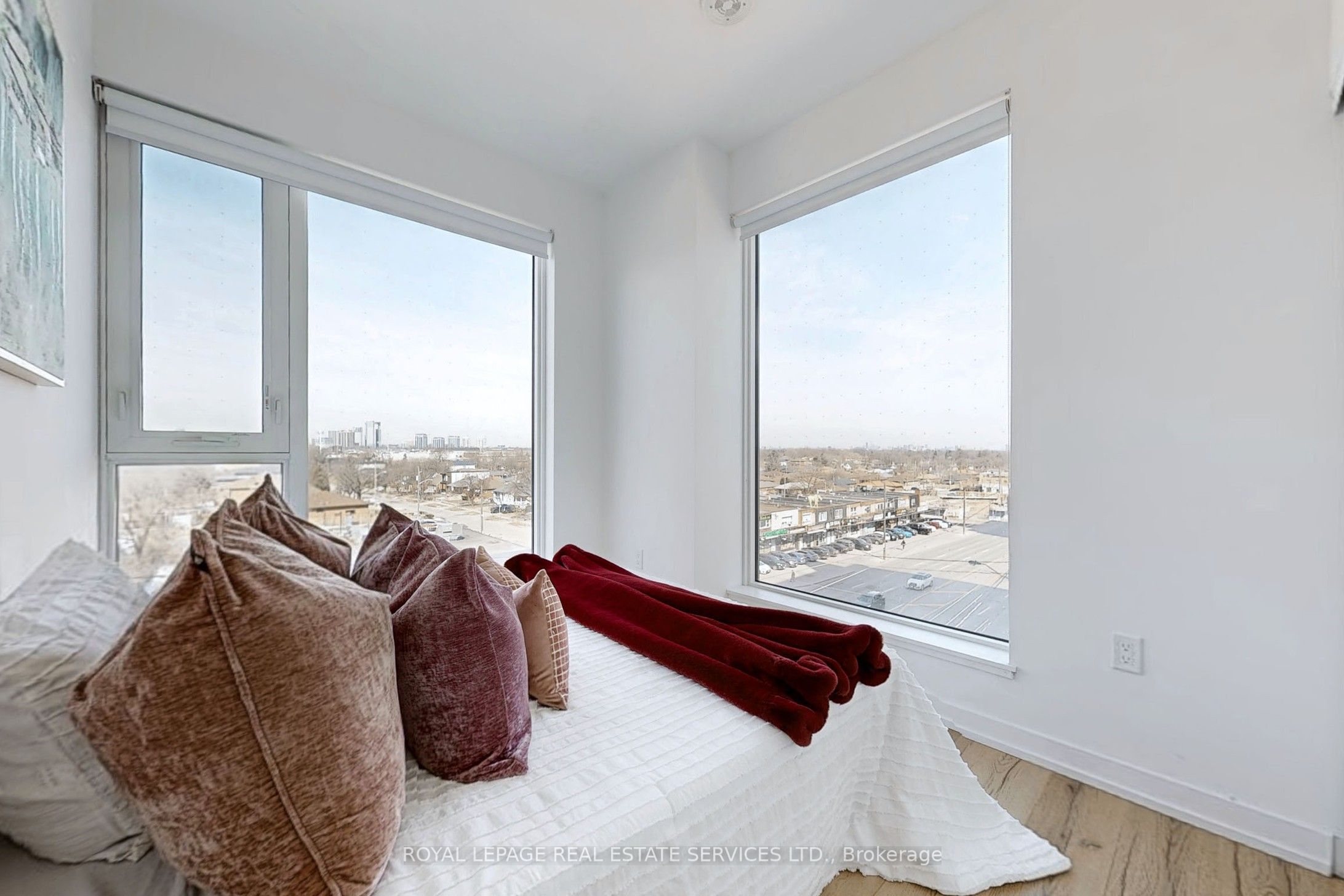 1195 The Queensway Avenue 507 Property Photo 18