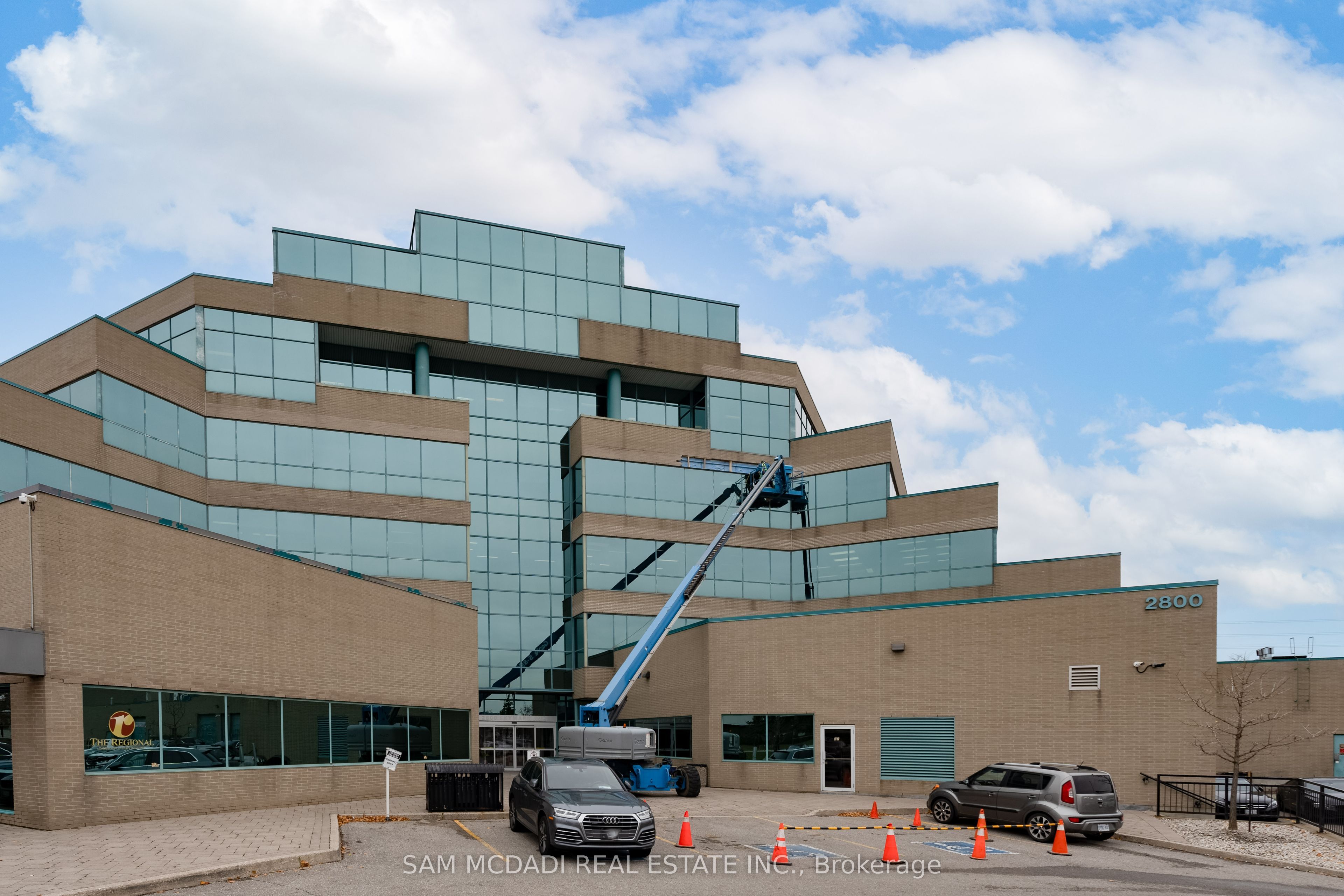 #316 - 2800 Skymark Avenue Property Photo 2