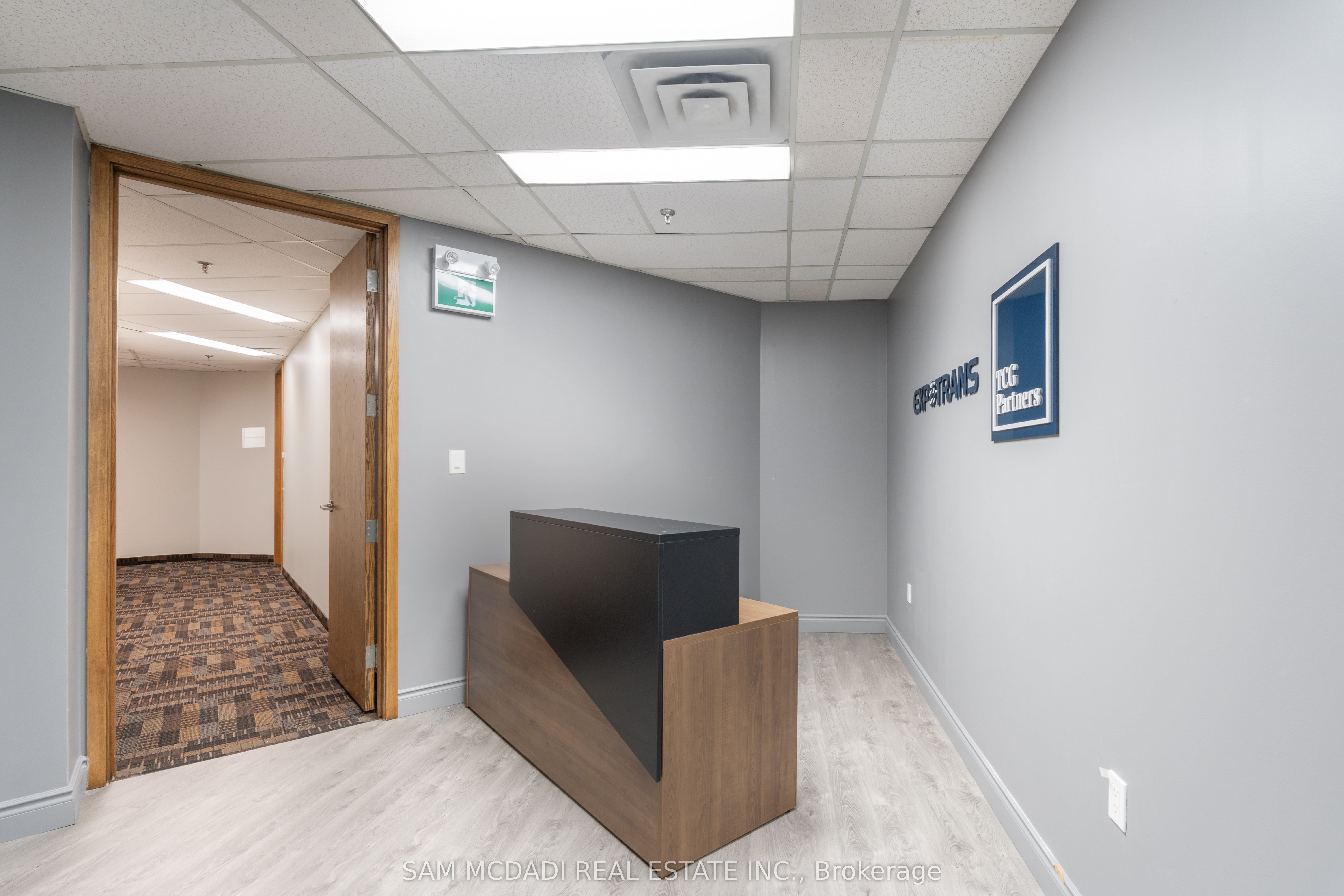 #316 - 2800 Skymark Avenue Property Photo 5