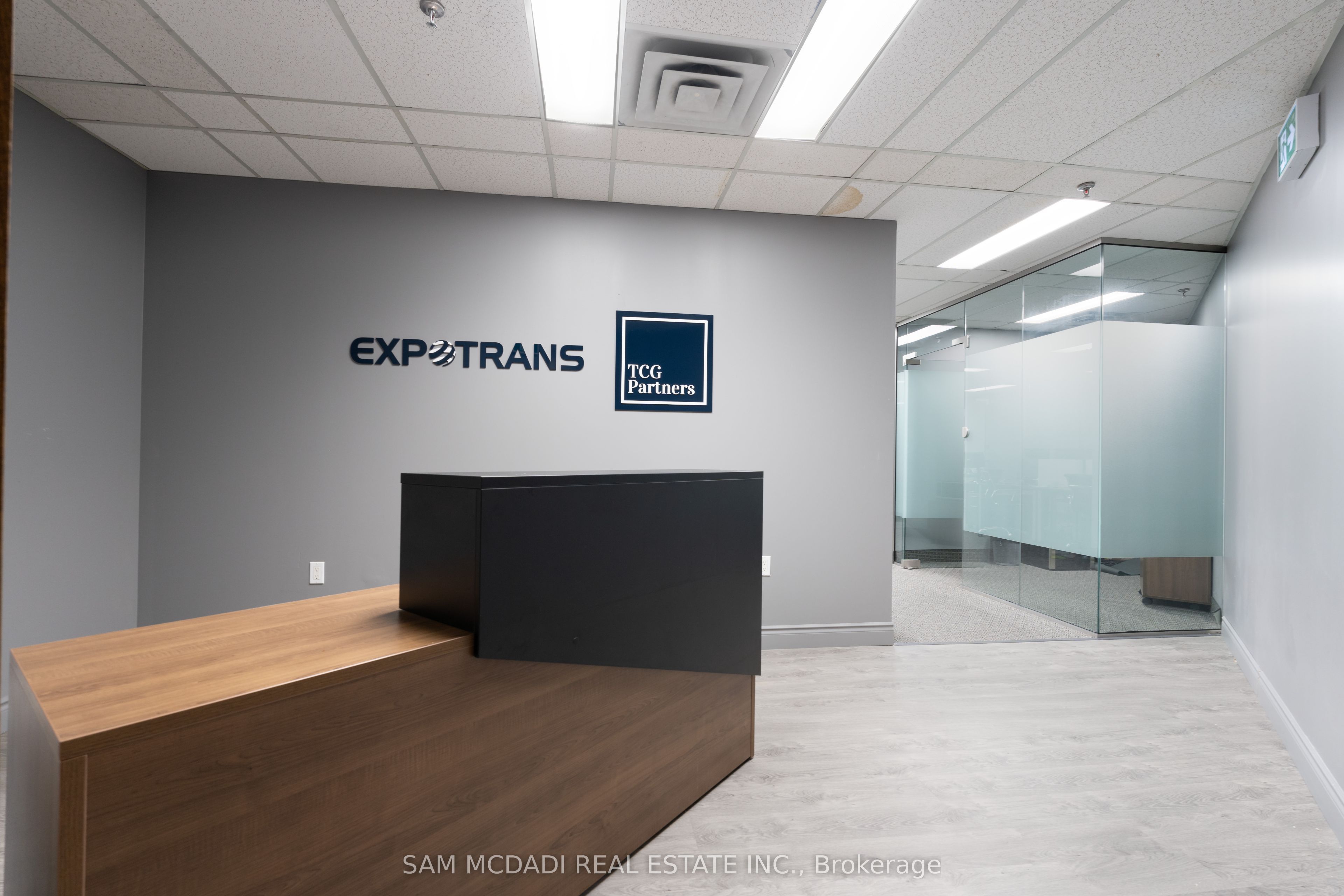 #316 - 2800 Skymark Avenue Property Photo 6