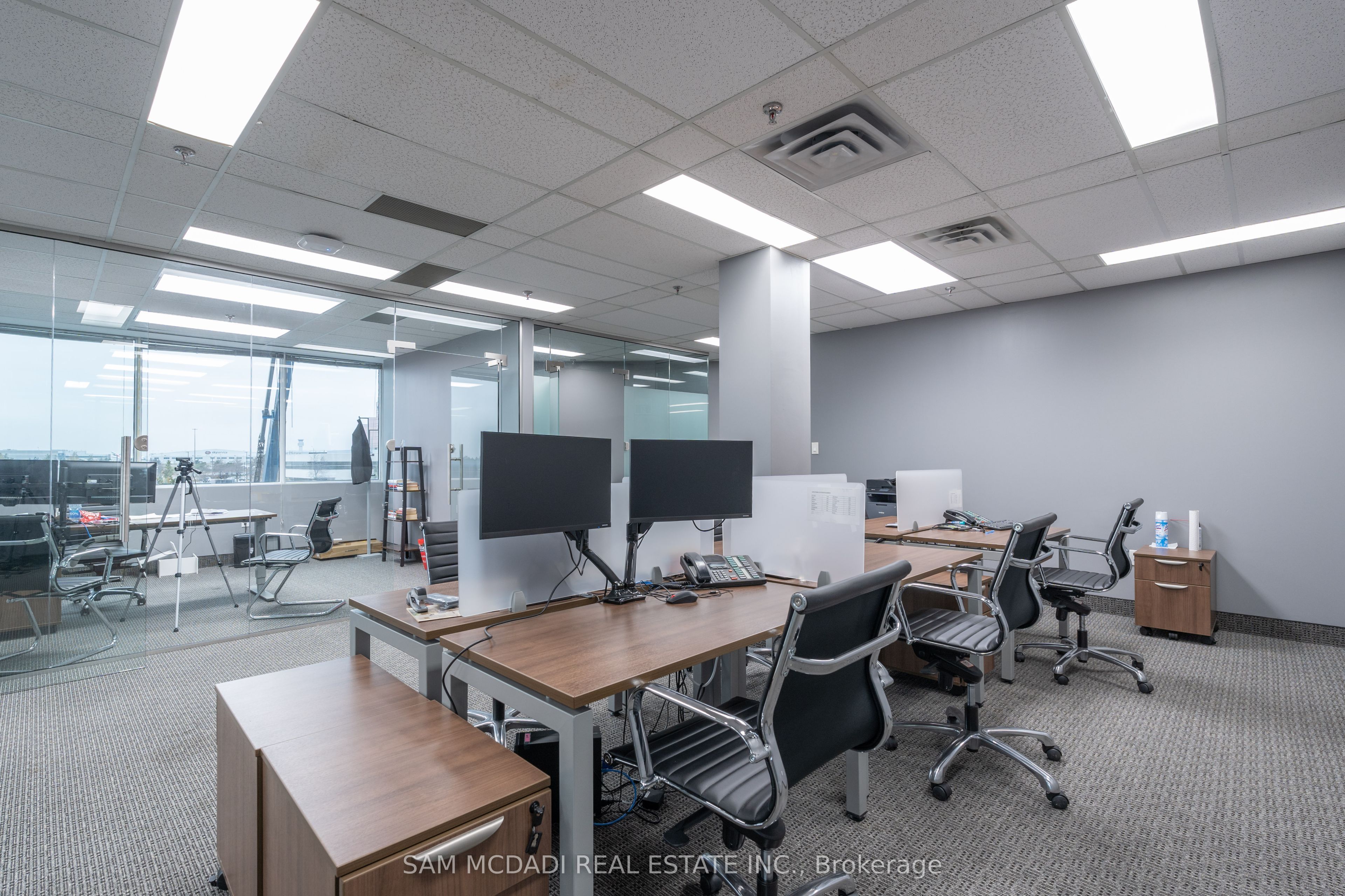 #316 - 2800 Skymark Avenue Property Photo 9