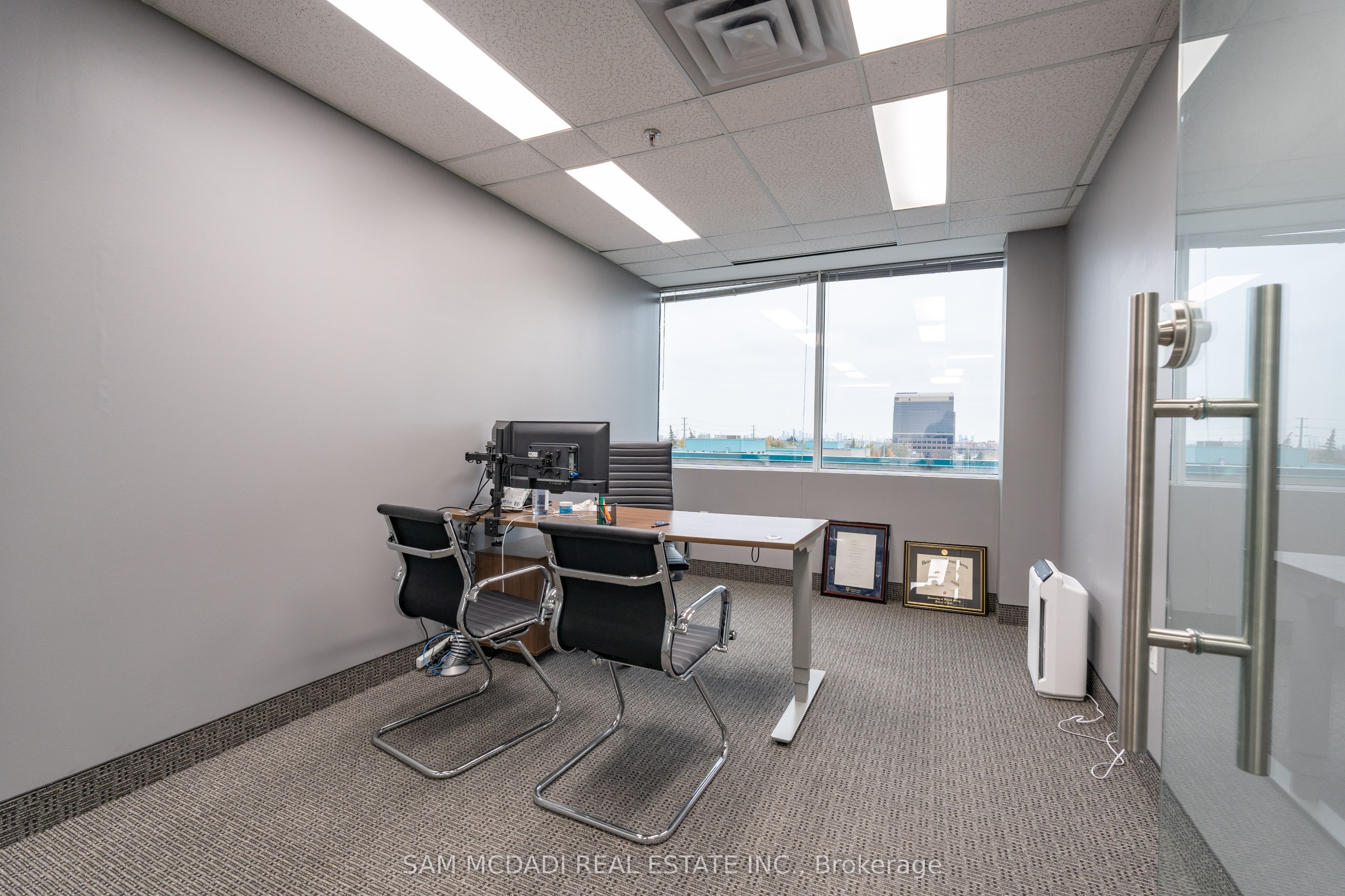 #316 - 2800 Skymark Avenue Property Photo 11
