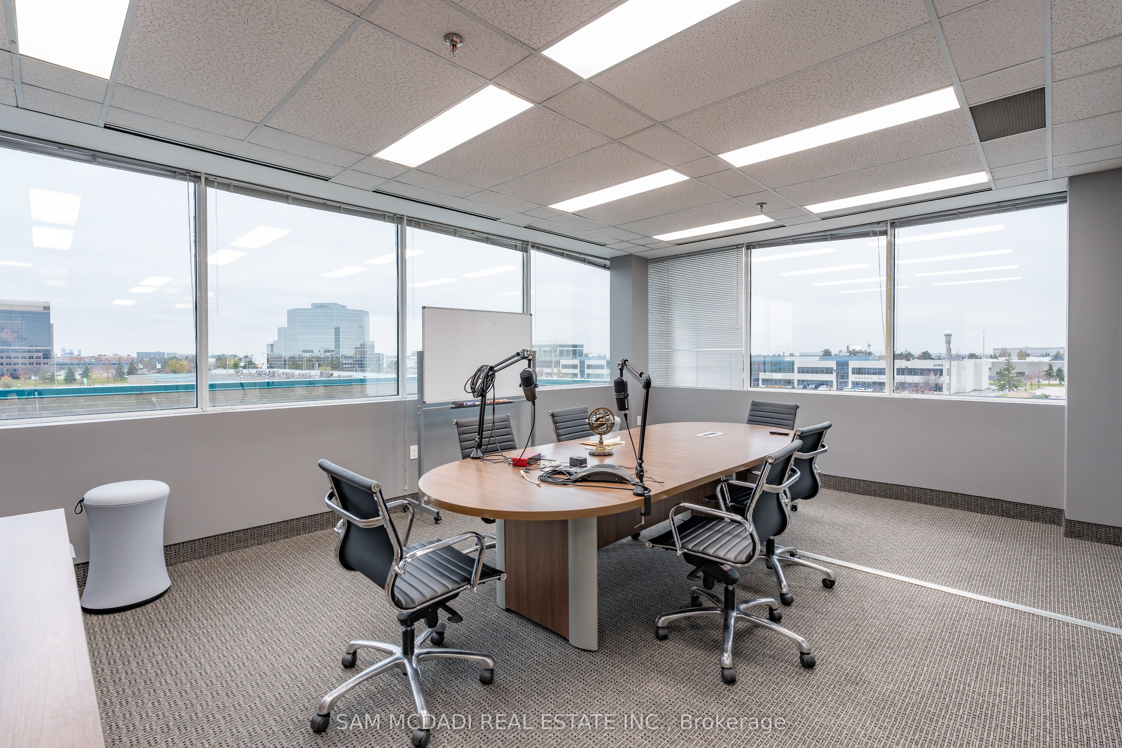 #316 - 2800 Skymark Avenue Property Photo 13