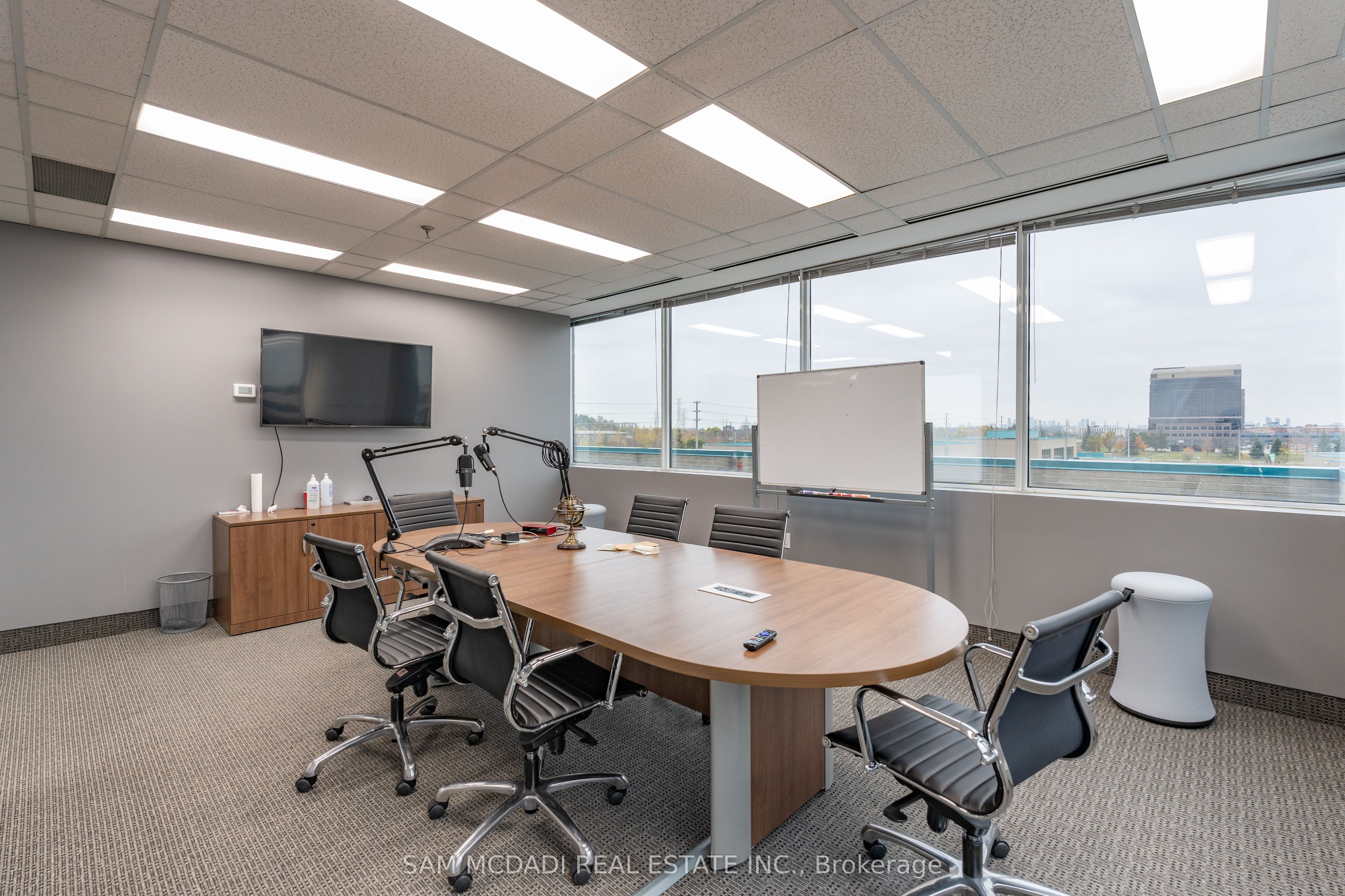 #316 - 2800 Skymark Avenue Property Photo 14