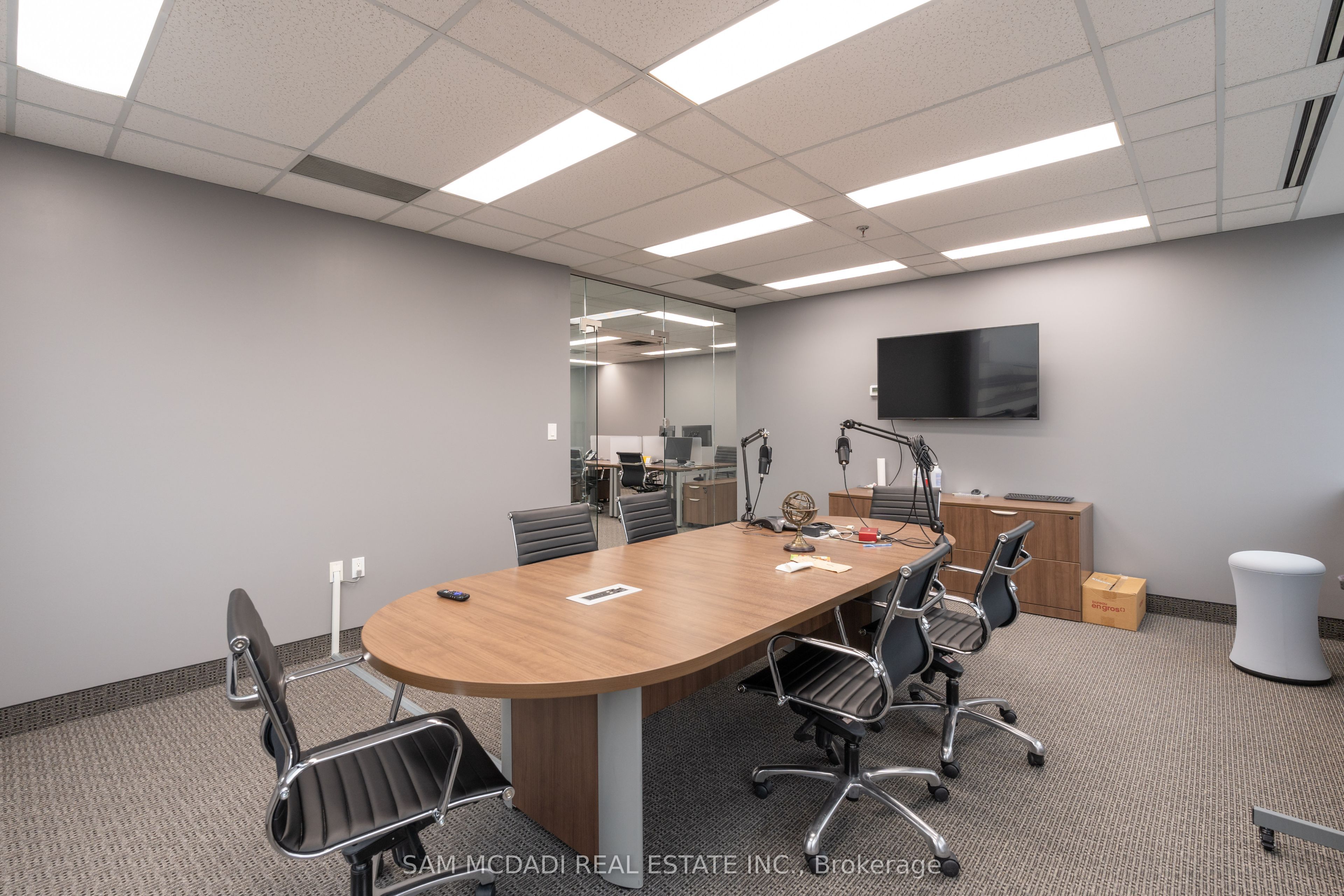 #316 - 2800 Skymark Avenue Property Photo 15