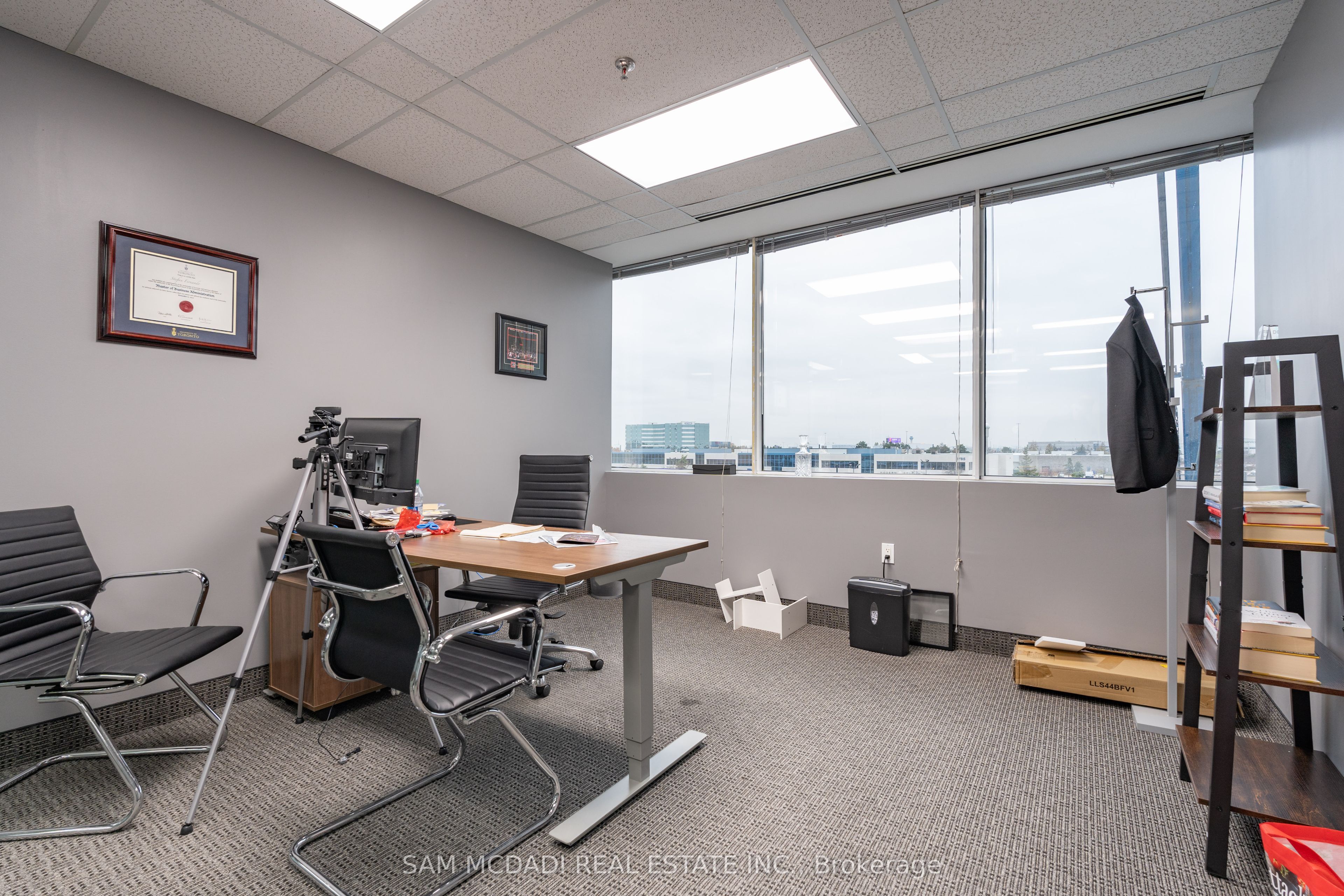 #316 - 2800 Skymark Avenue Property Photo 16
