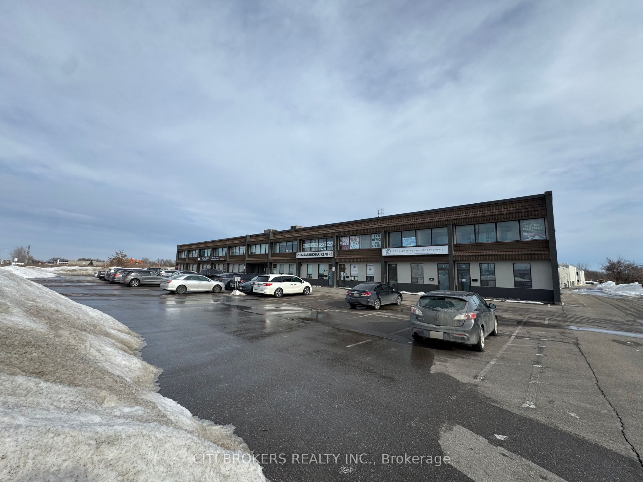 #6l1 - 50 Steeles Avenue Property Photo