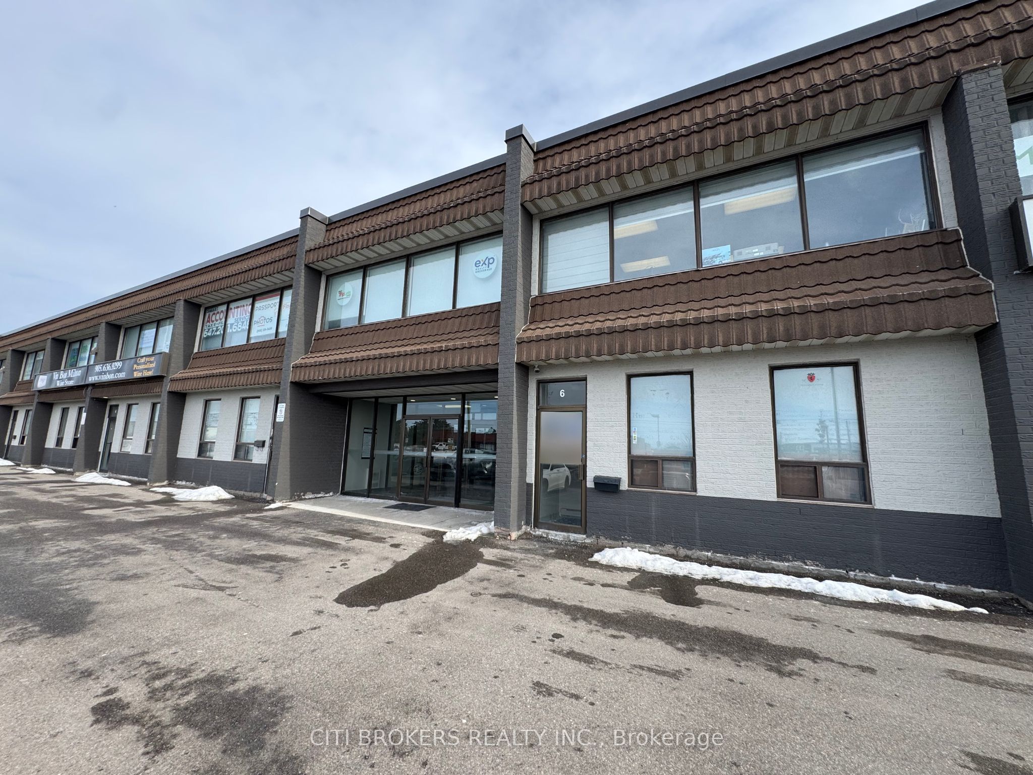 #6l1 - 50 Steeles Avenue Property Photo 3