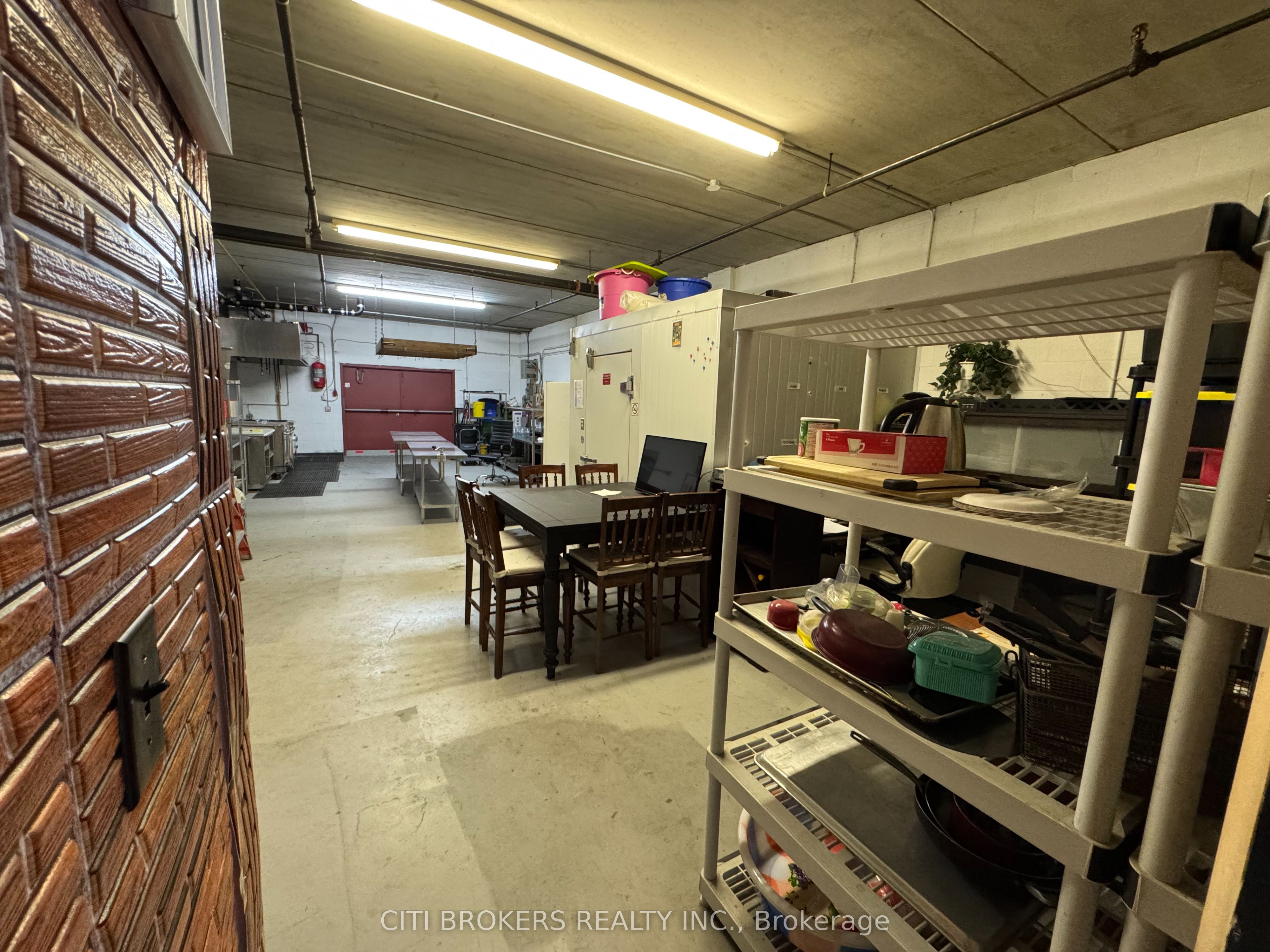 #6l1 - 50 Steeles Avenue Property Photo 6