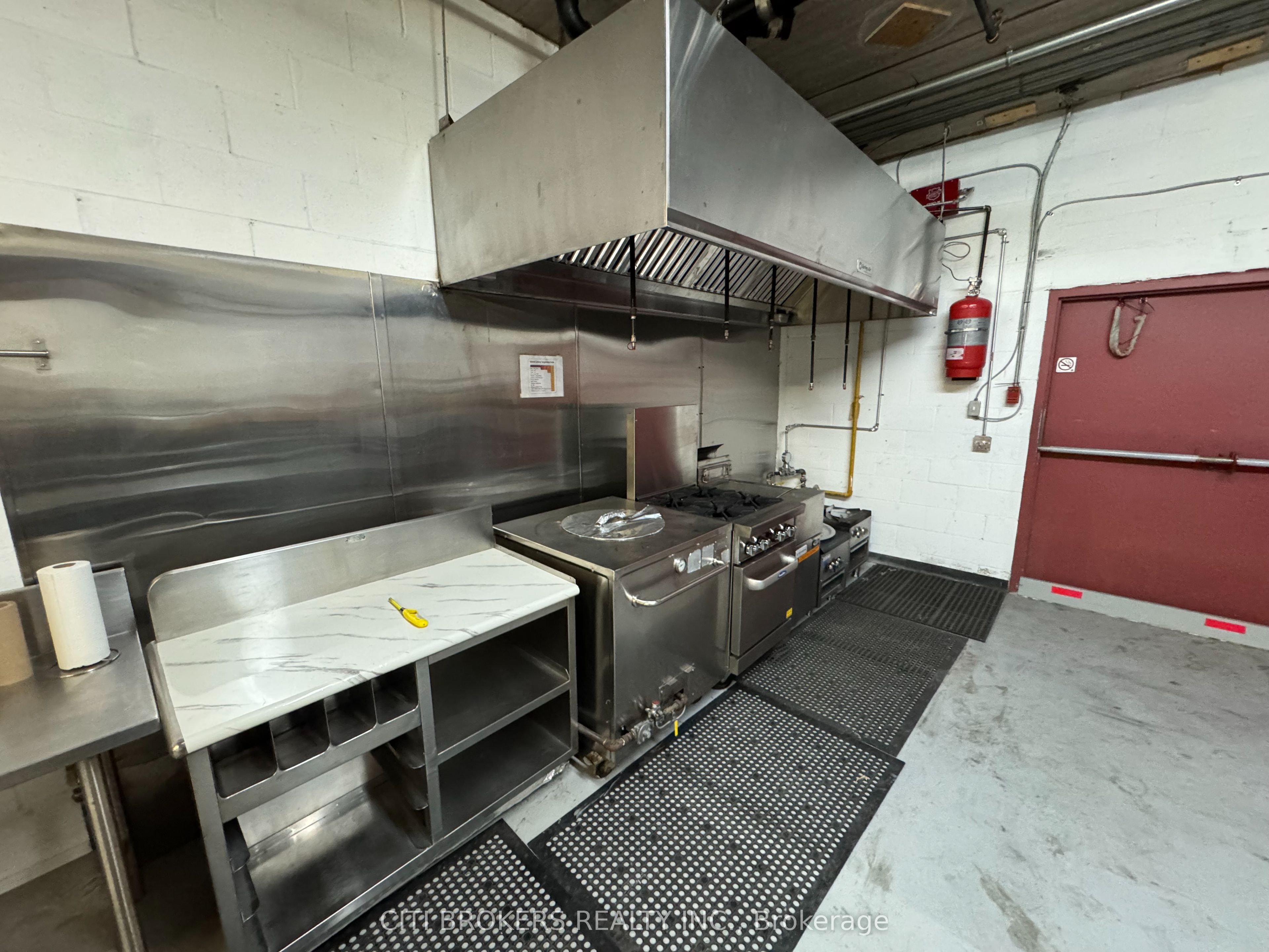 #6l1 - 50 Steeles Avenue Property Photo 9