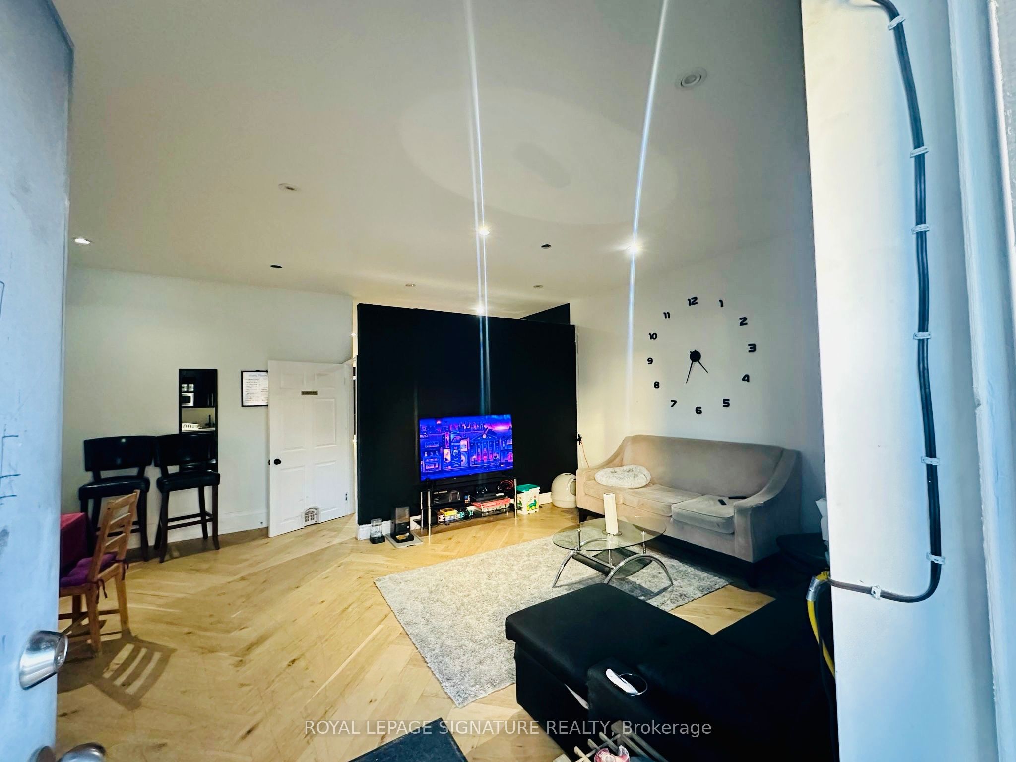 2487 Dufferin Street Property Photo 13