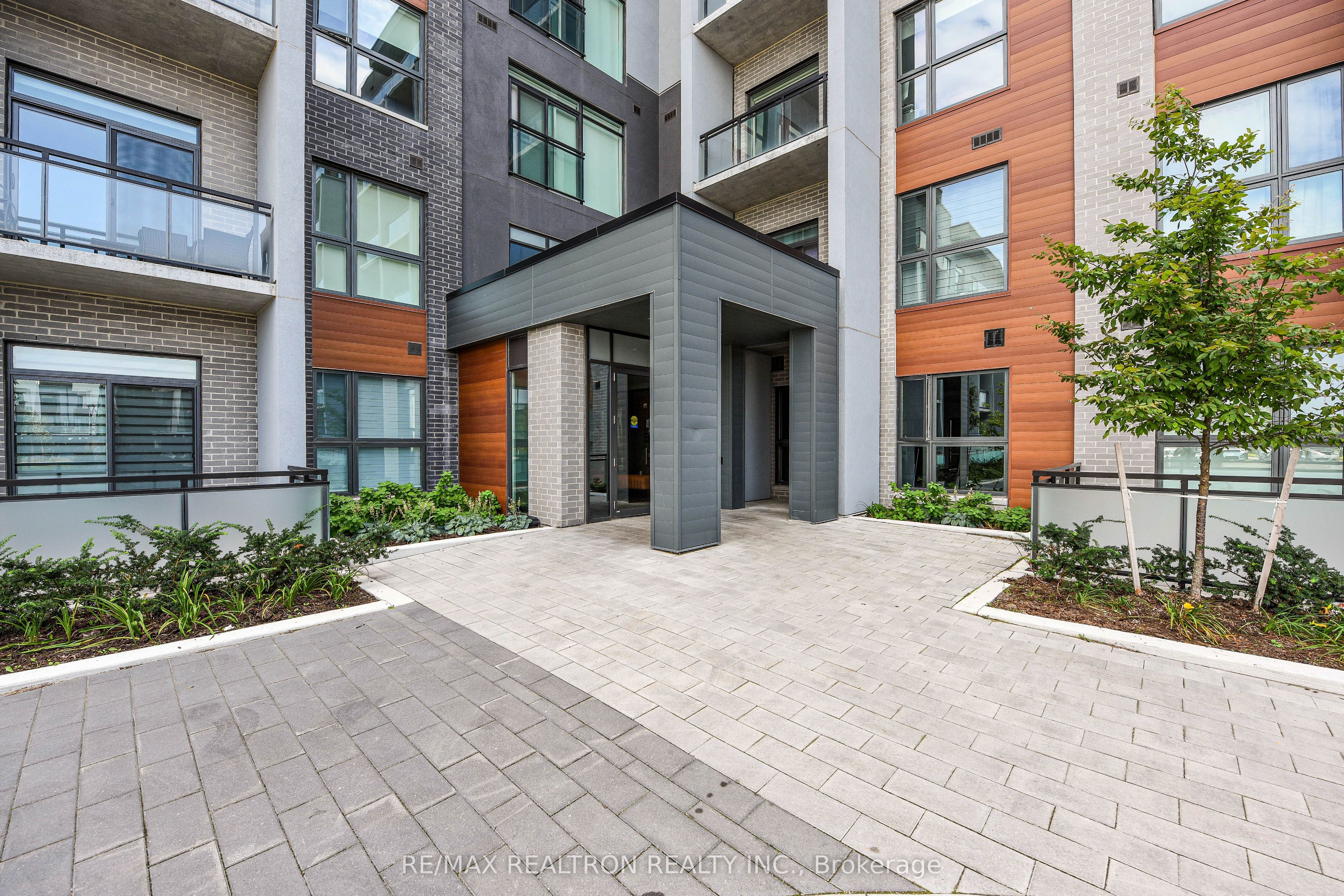 95 Dundas Street W 111 Property Photo 1