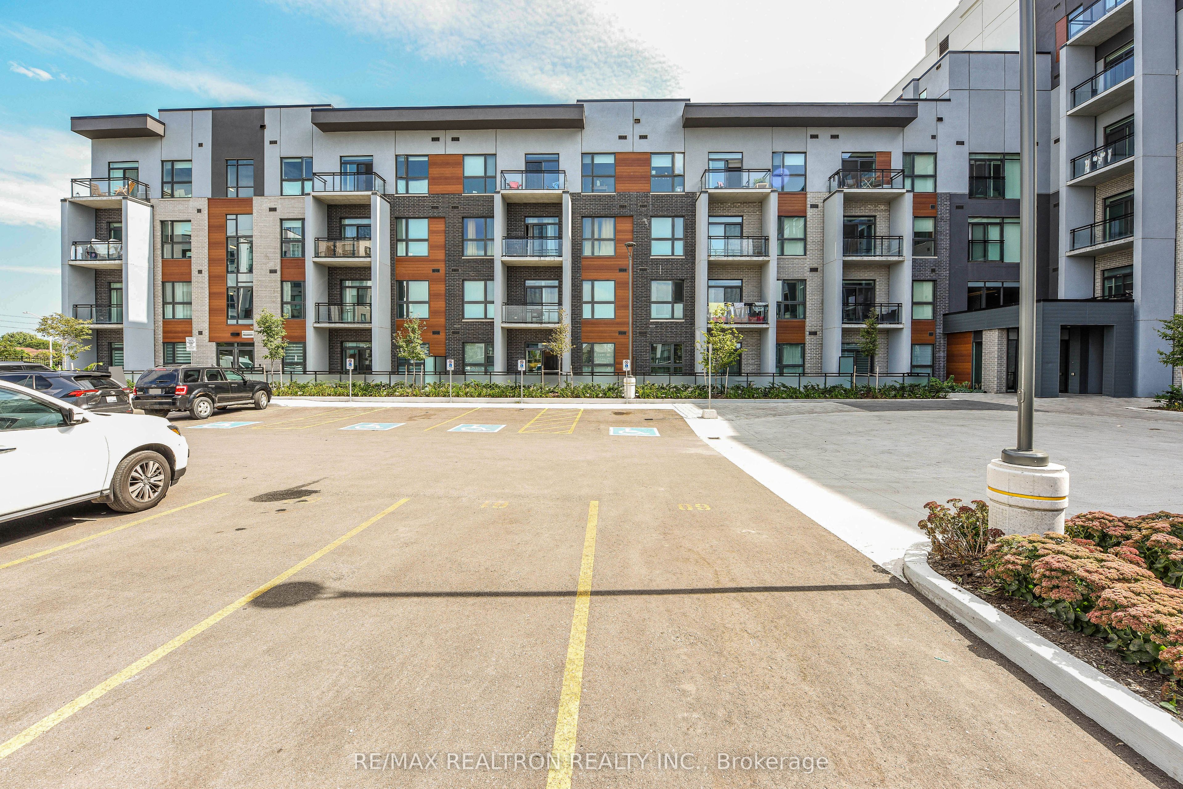 95 Dundas Street W 111 Property Photo 7