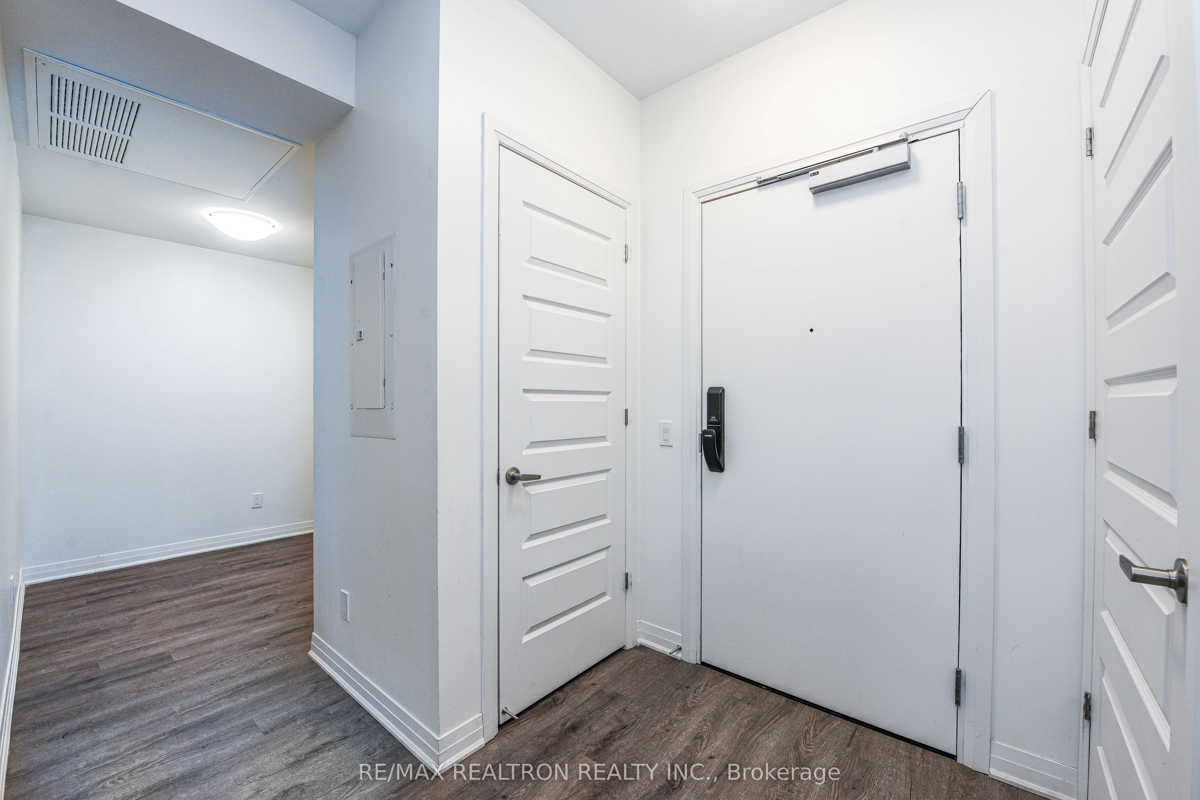 95 Dundas Street W 111 Property Photo 22