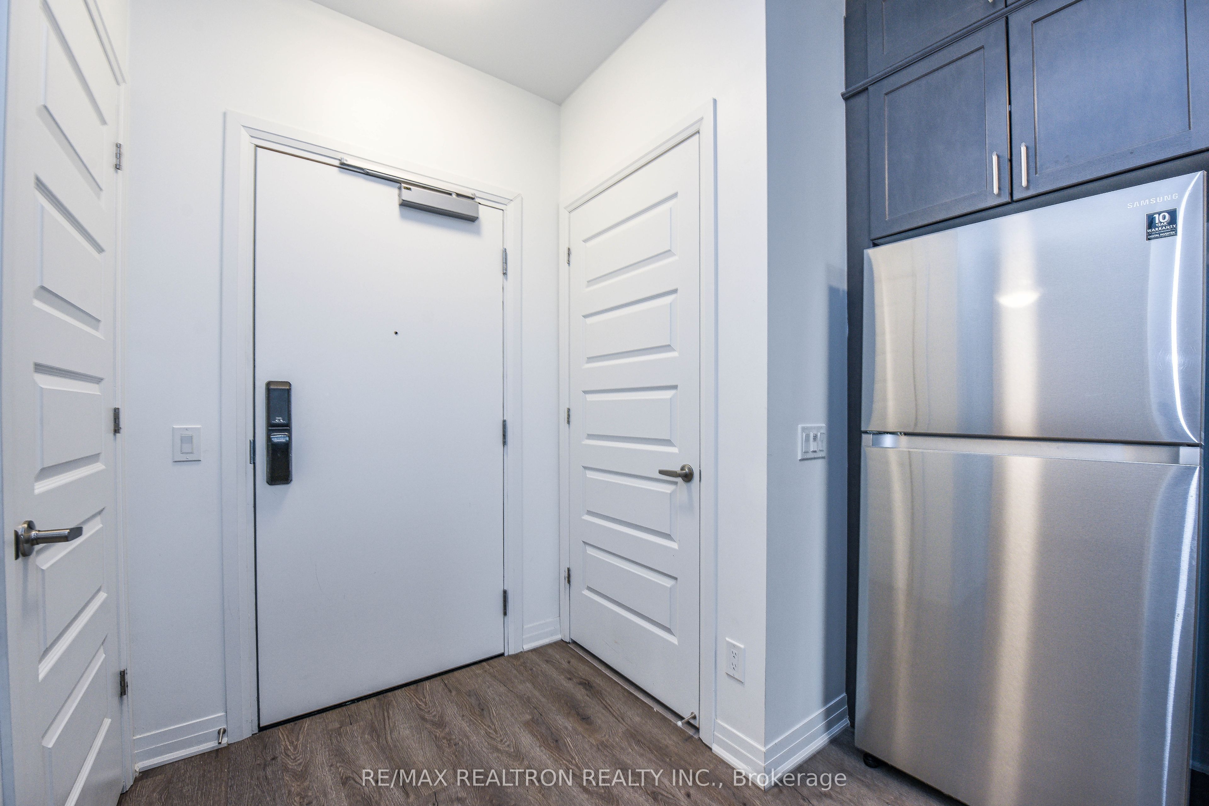 95 Dundas Street W 111 Property Photo 23