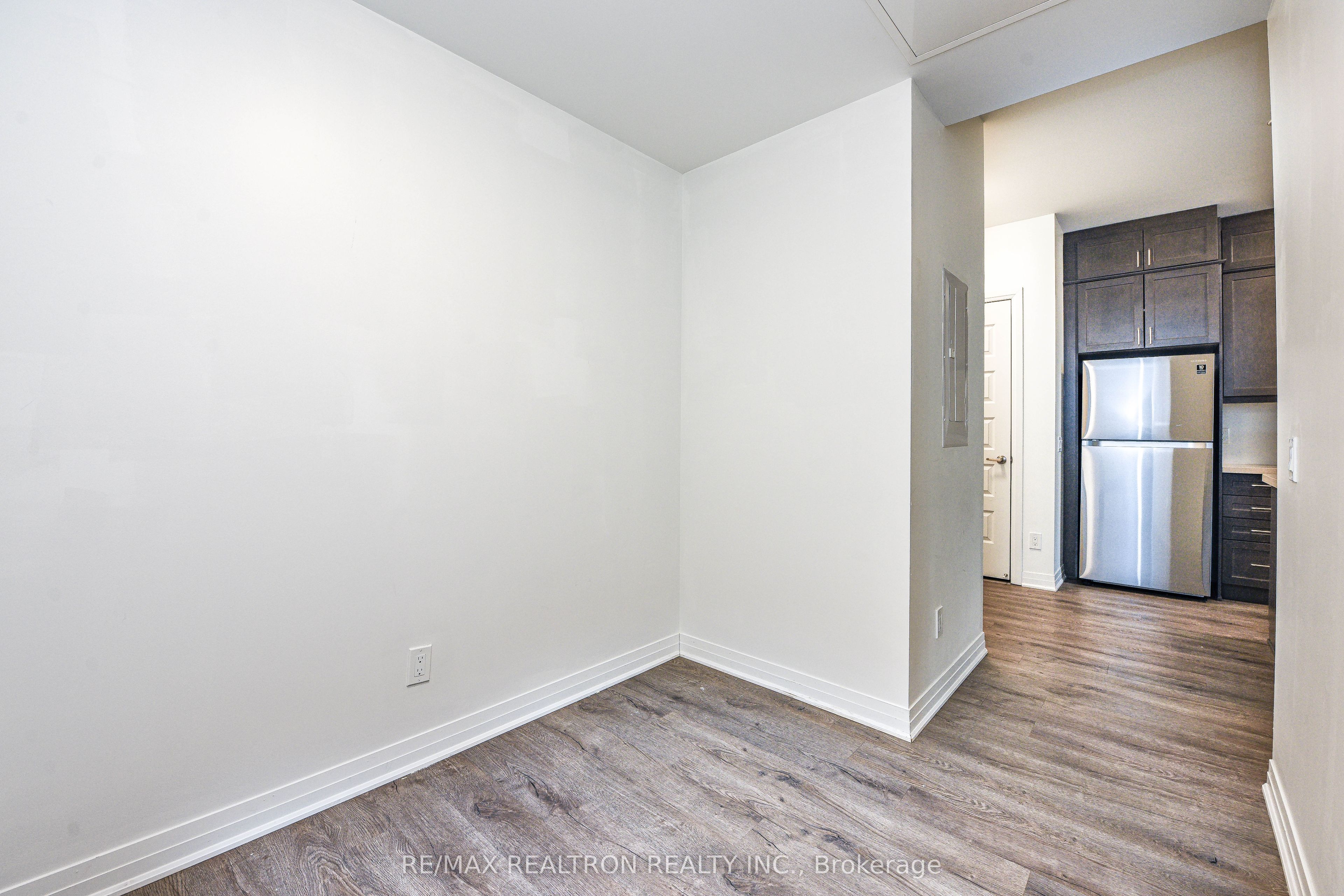 95 Dundas Street W 111 Property Photo 26