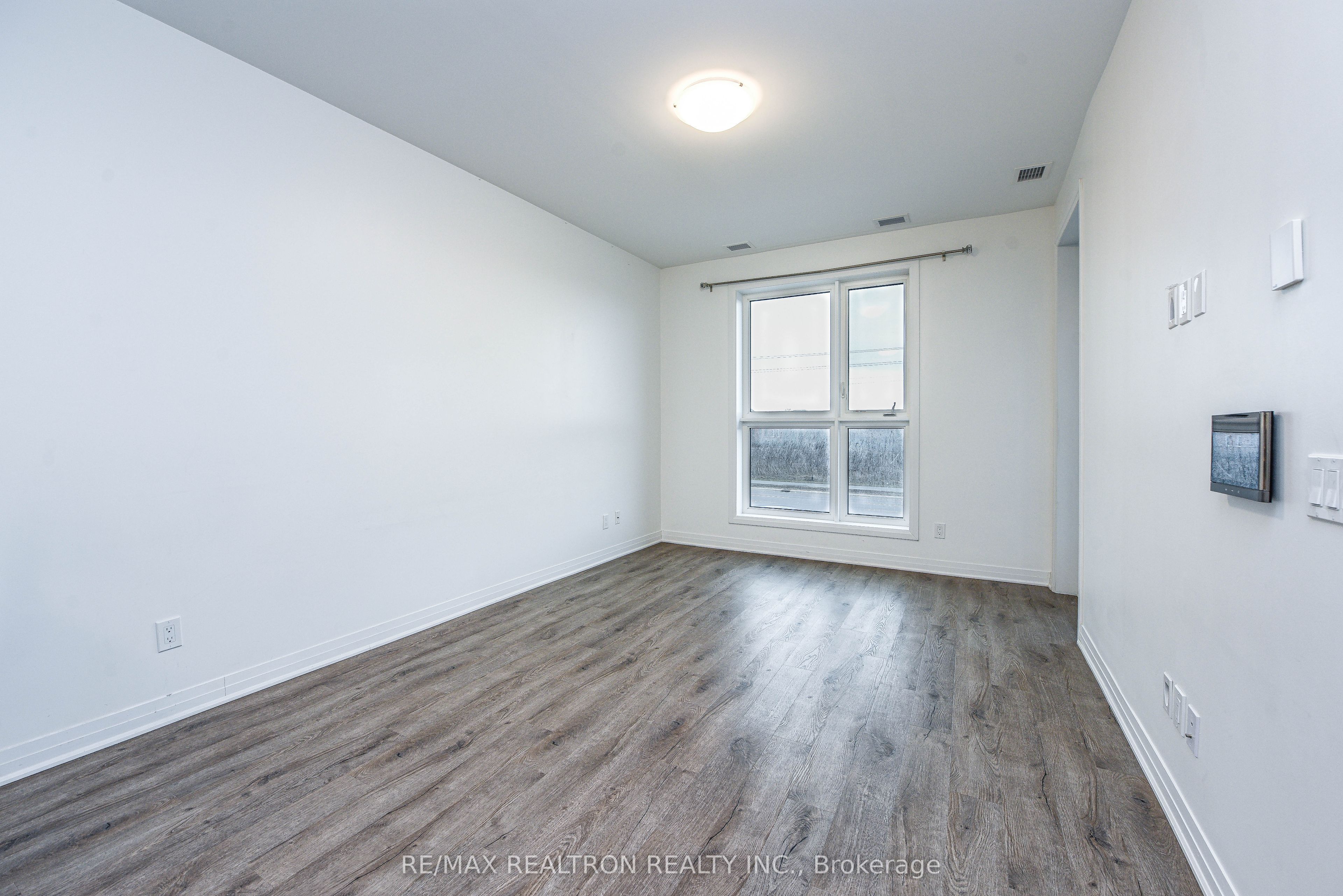 95 Dundas Street W 111 Property Photo 35