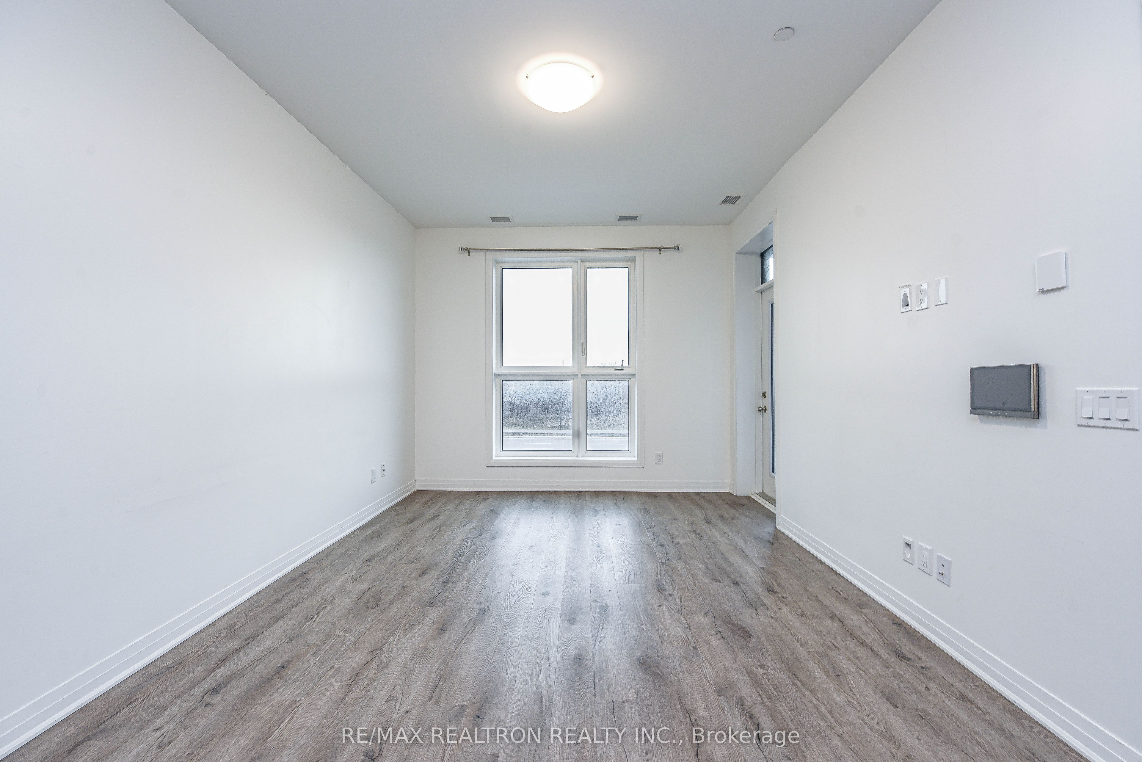 95 Dundas Street W 111 Property Photo 38