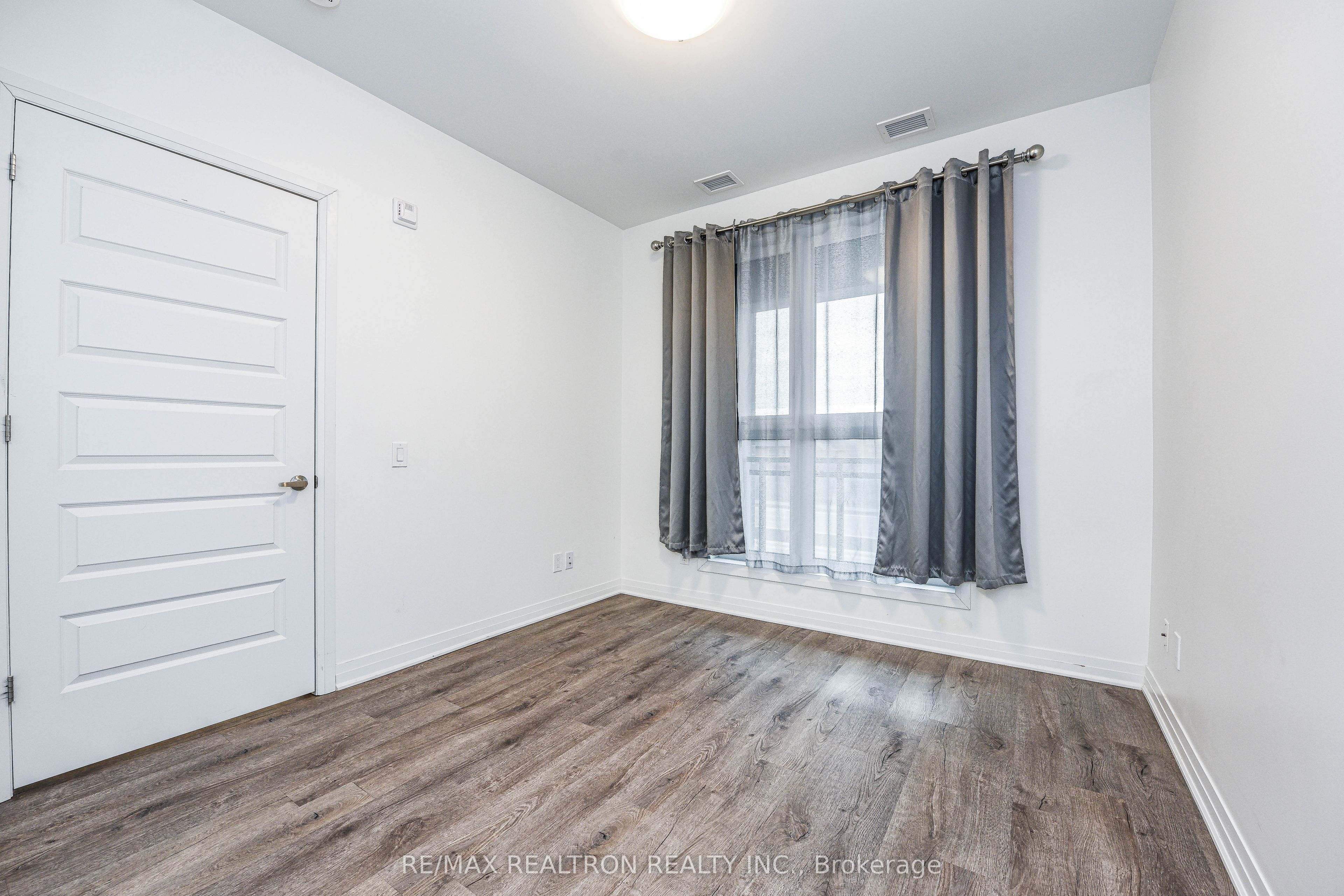 95 Dundas Street W 111 Property Photo 41