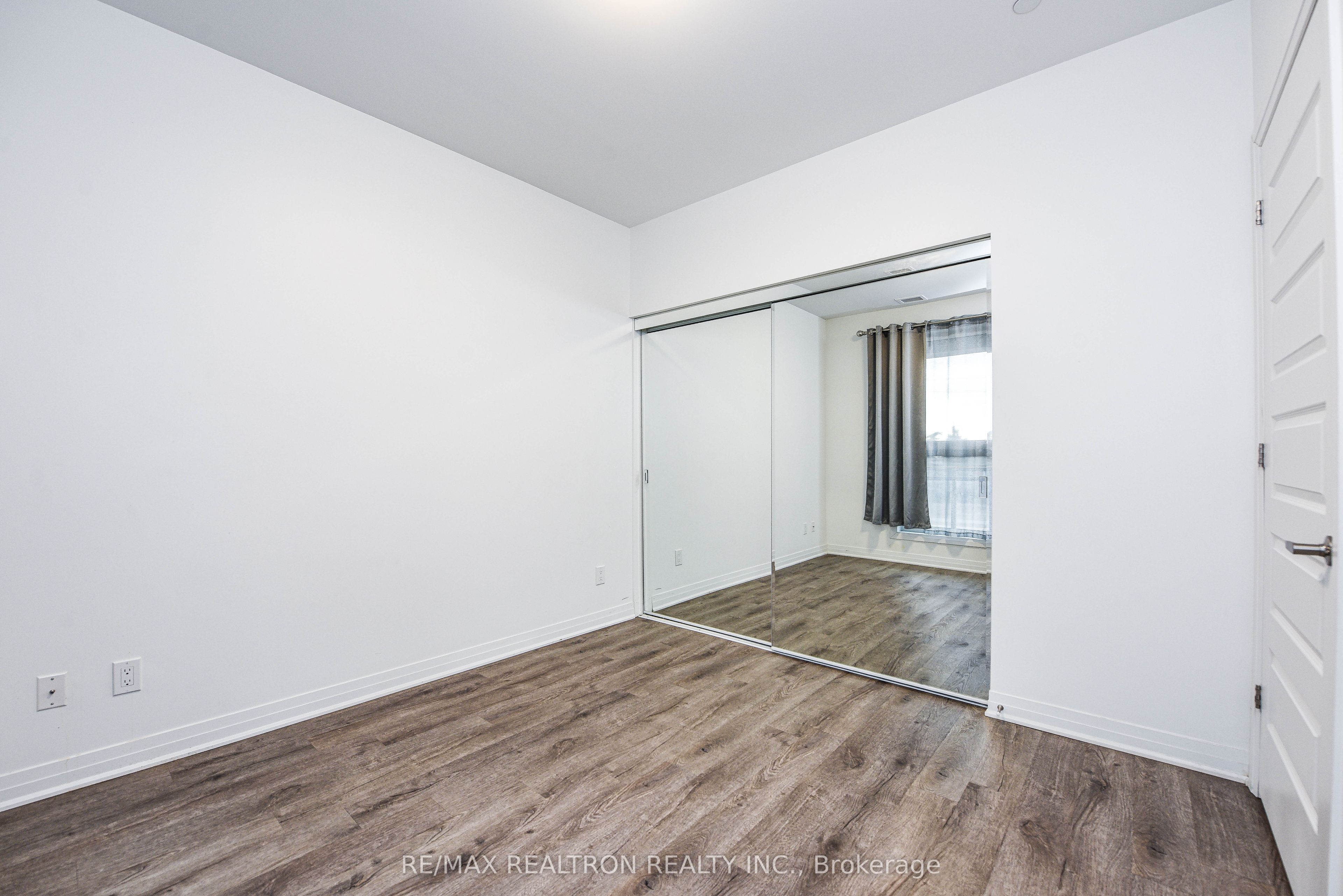 95 Dundas Street W 111 Property Photo 42