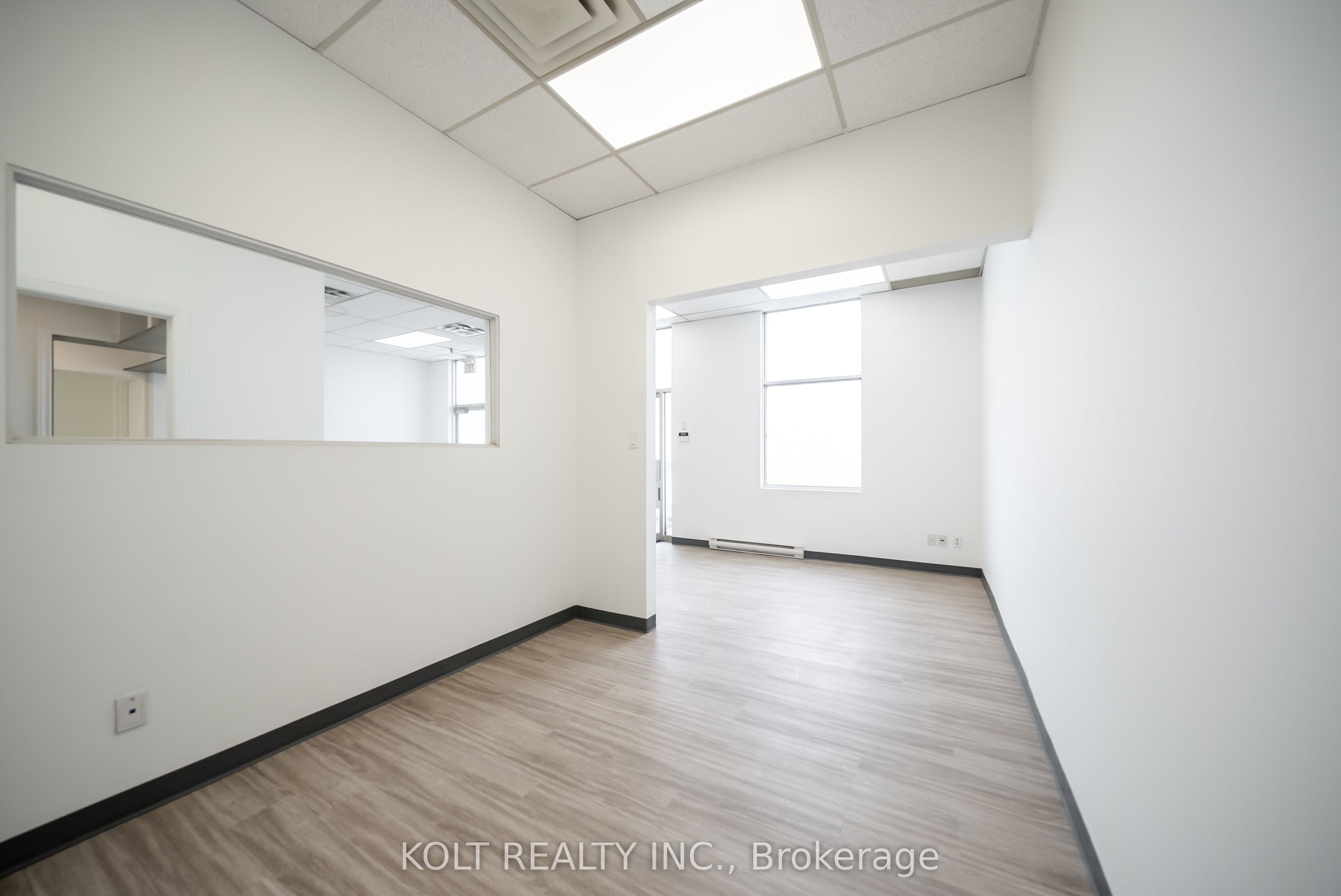 #4 - 67 Westmore Drive Property Photo 3