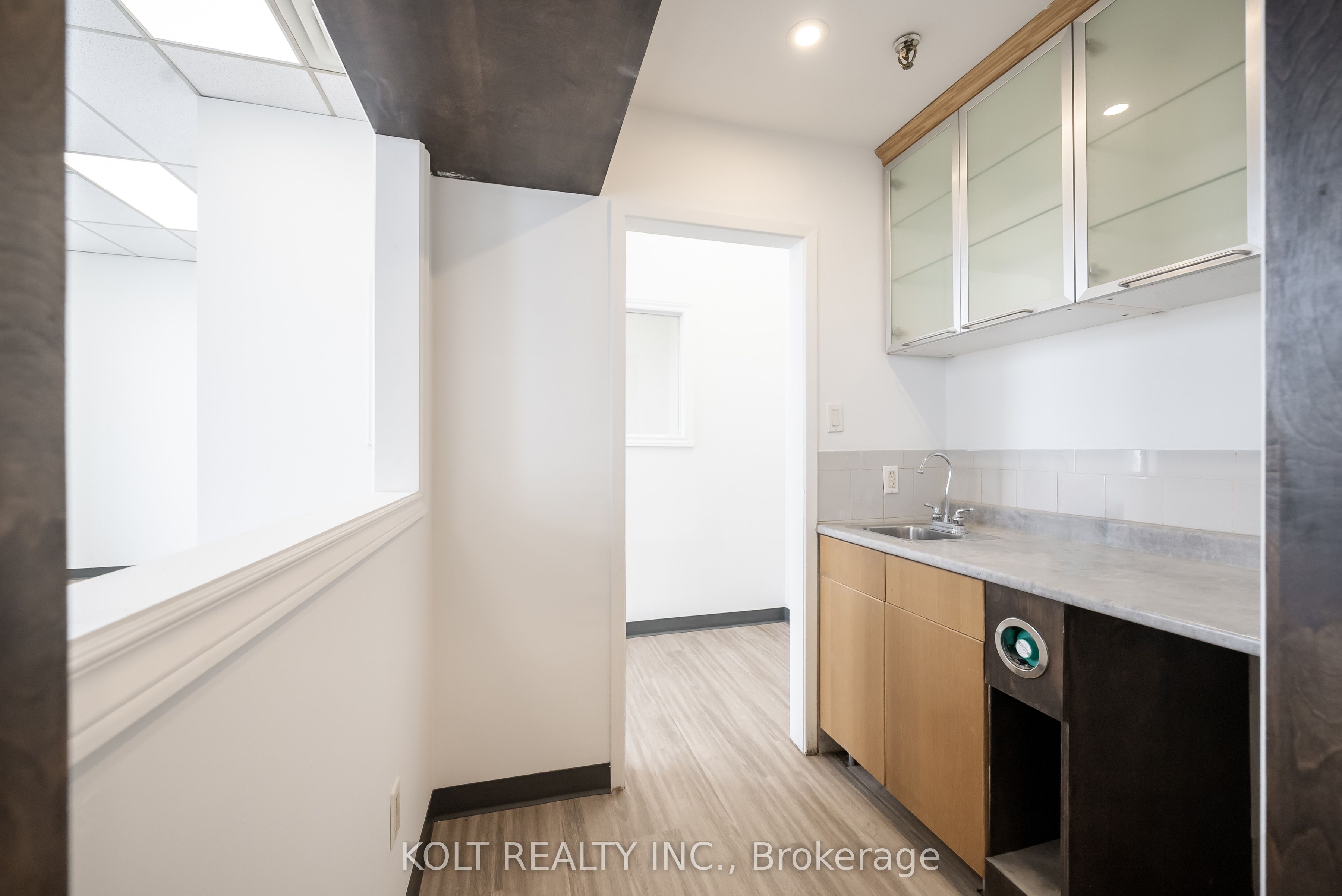 #4 - 67 Westmore Drive Property Photo 4