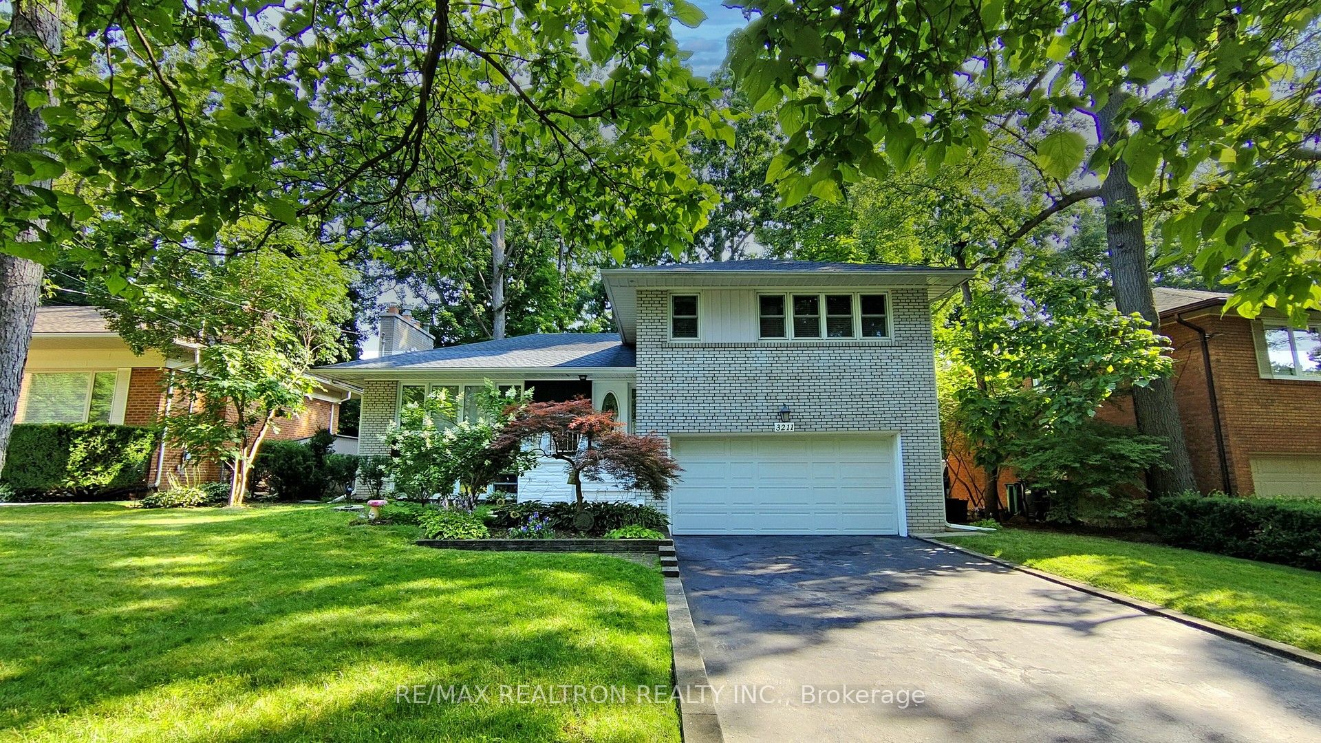 3211 Credit Heights Drive Property Photo 1