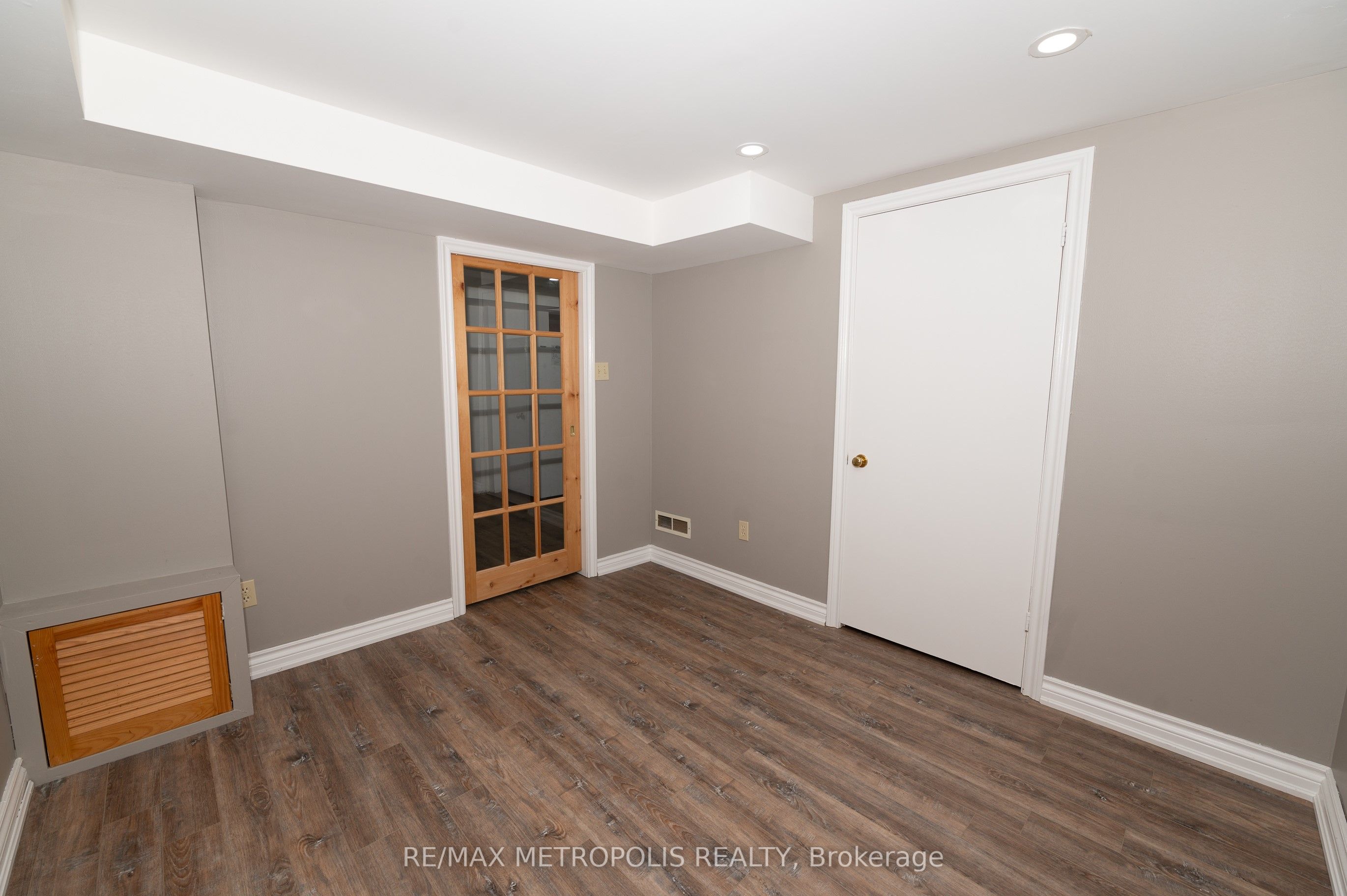 2180 Sixth Line Bsmt Property Photo 4