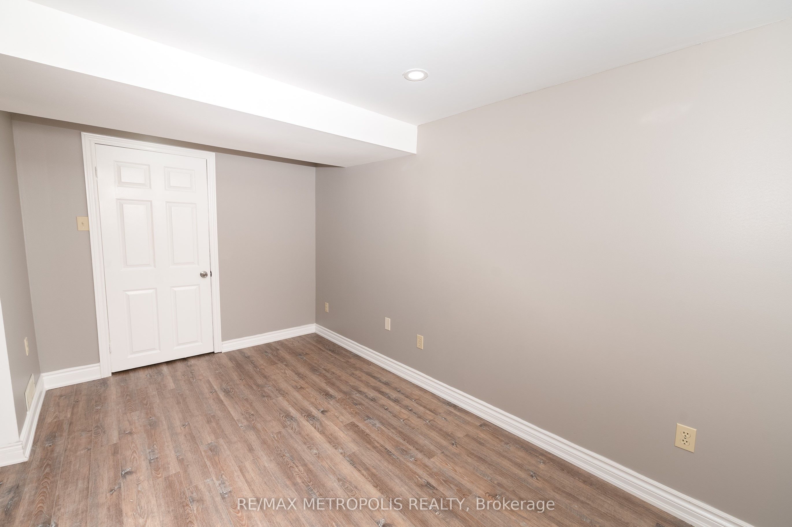 2180 Sixth Line Bsmt Property Photo 7