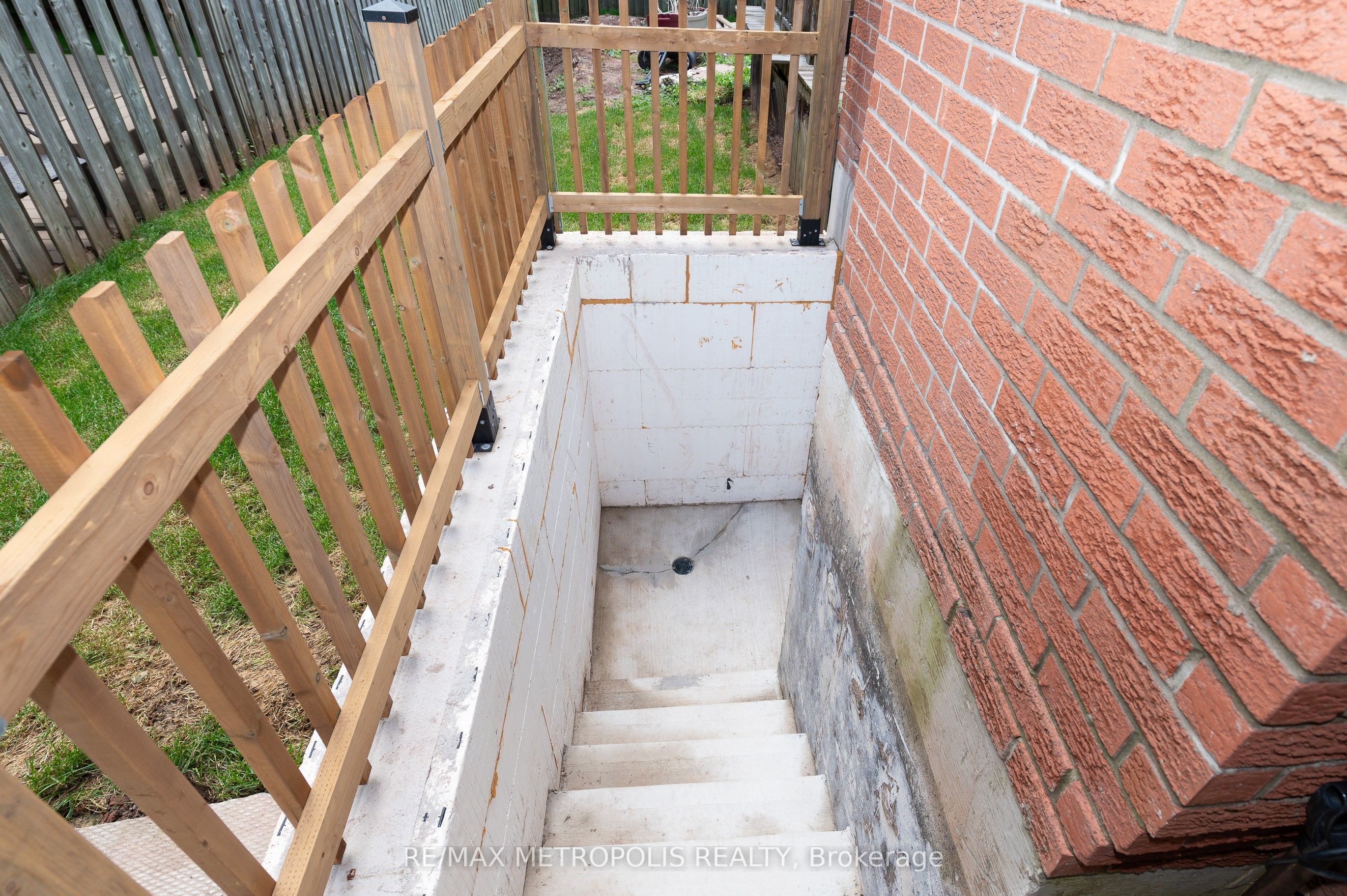 2180 Sixth Line Bsmt Property Photo 10