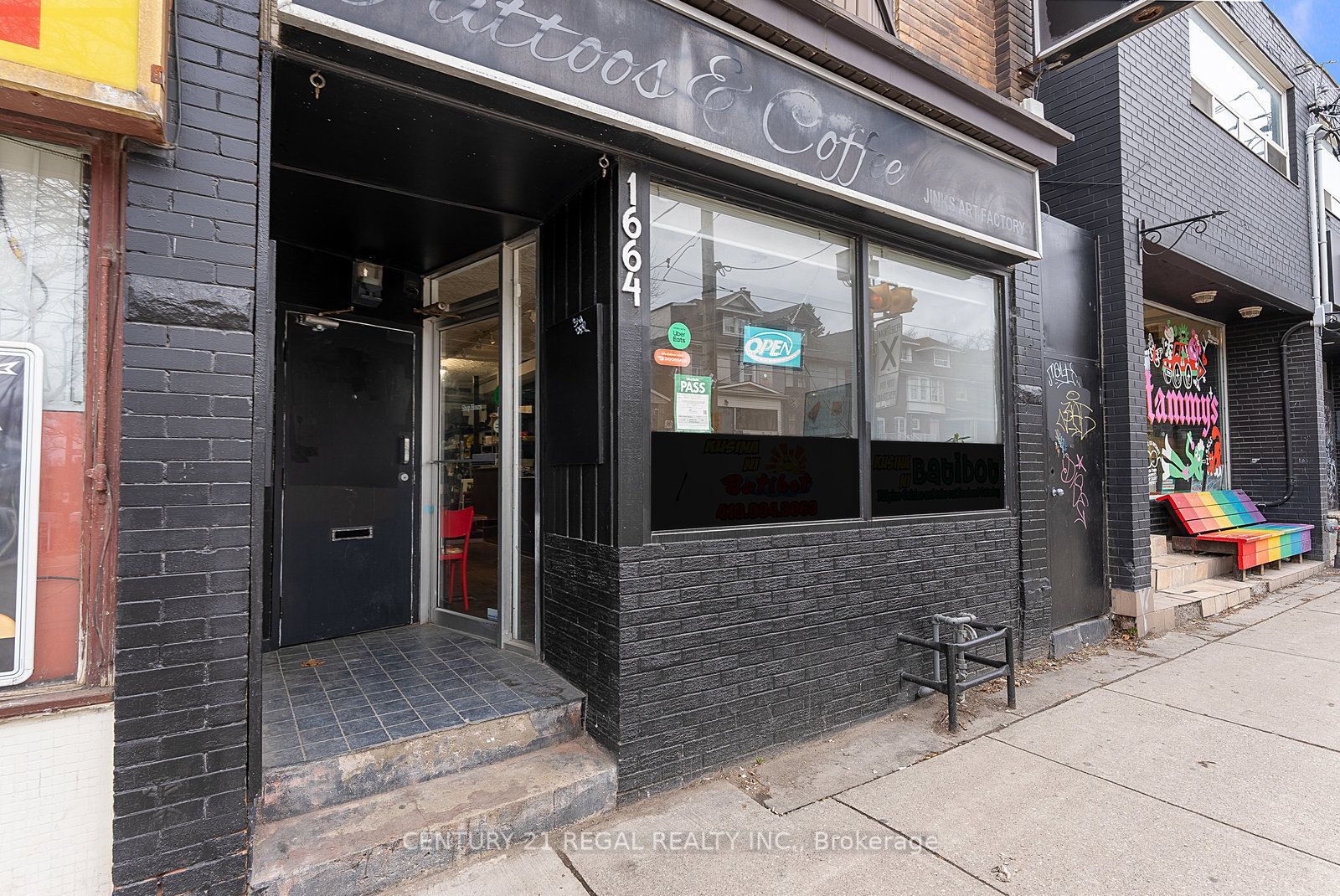 1664 Queen Street Property Photo 3