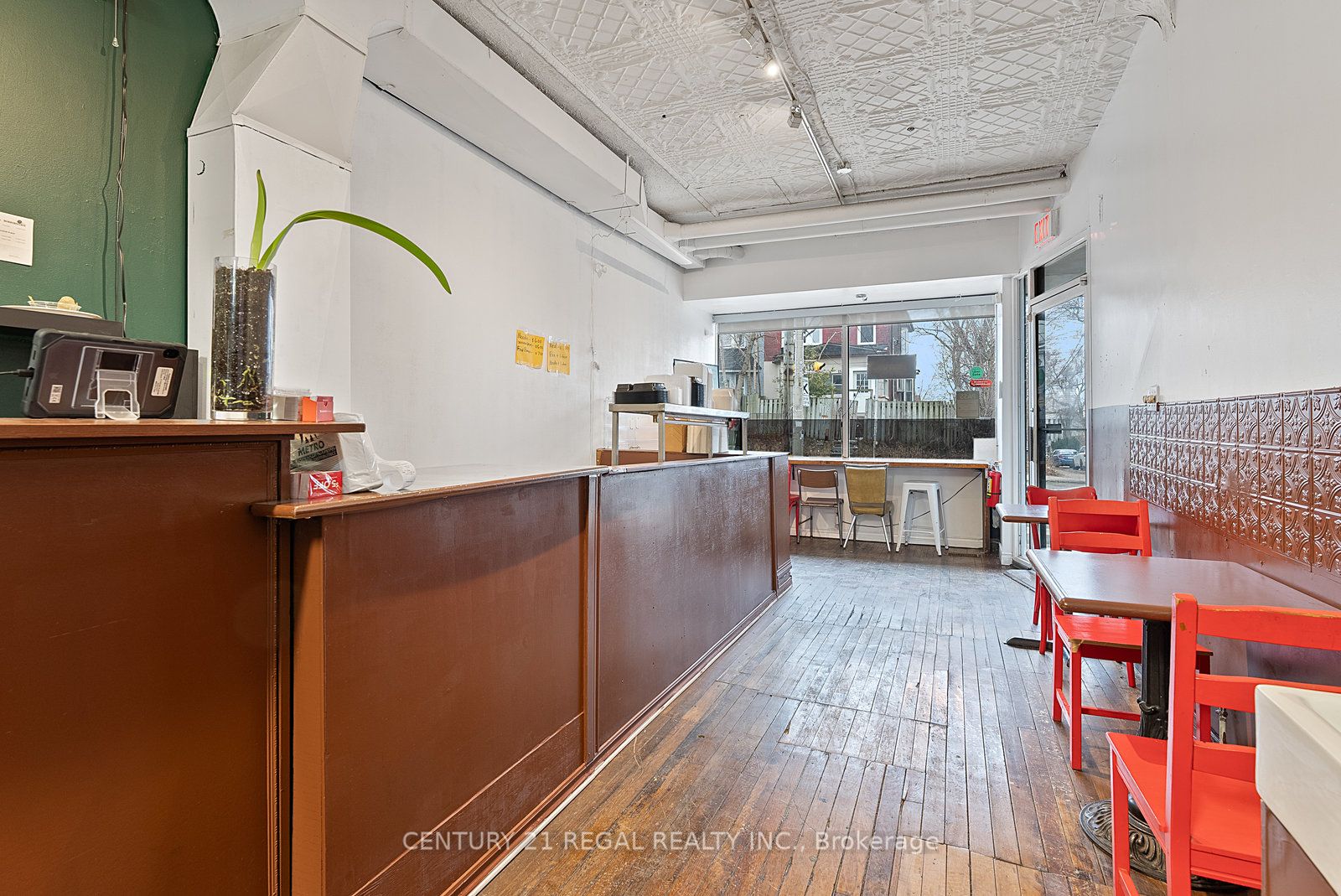 1664 Queen Street Property Photo 8