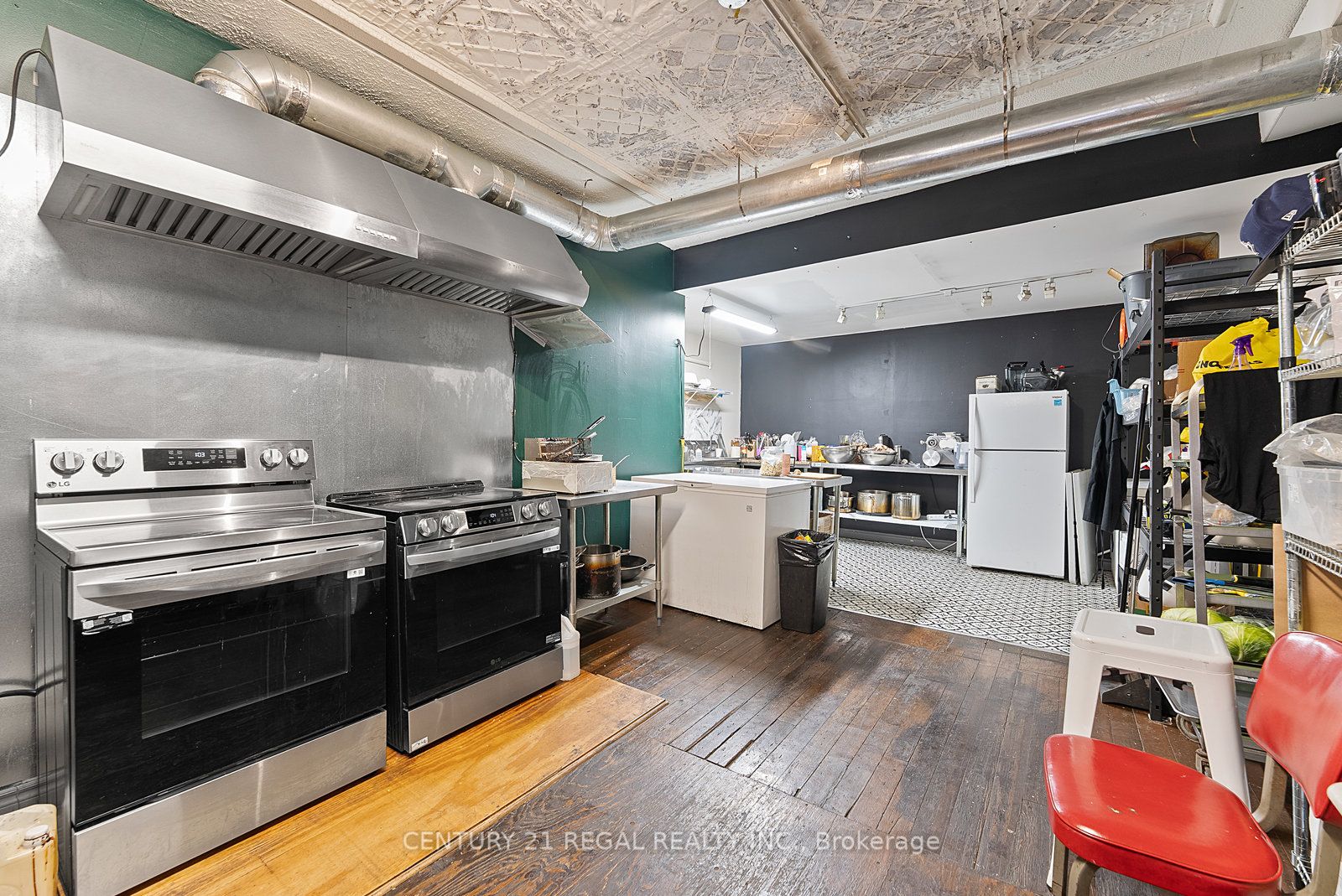 1664 Queen Street Property Photo 10
