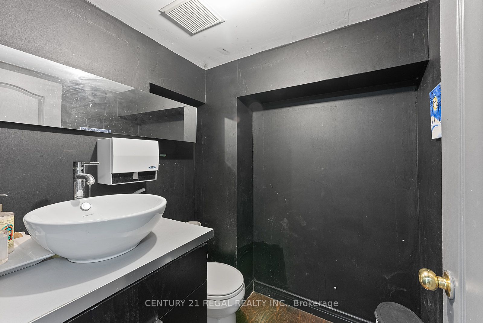 1664 Queen Street Property Photo 15